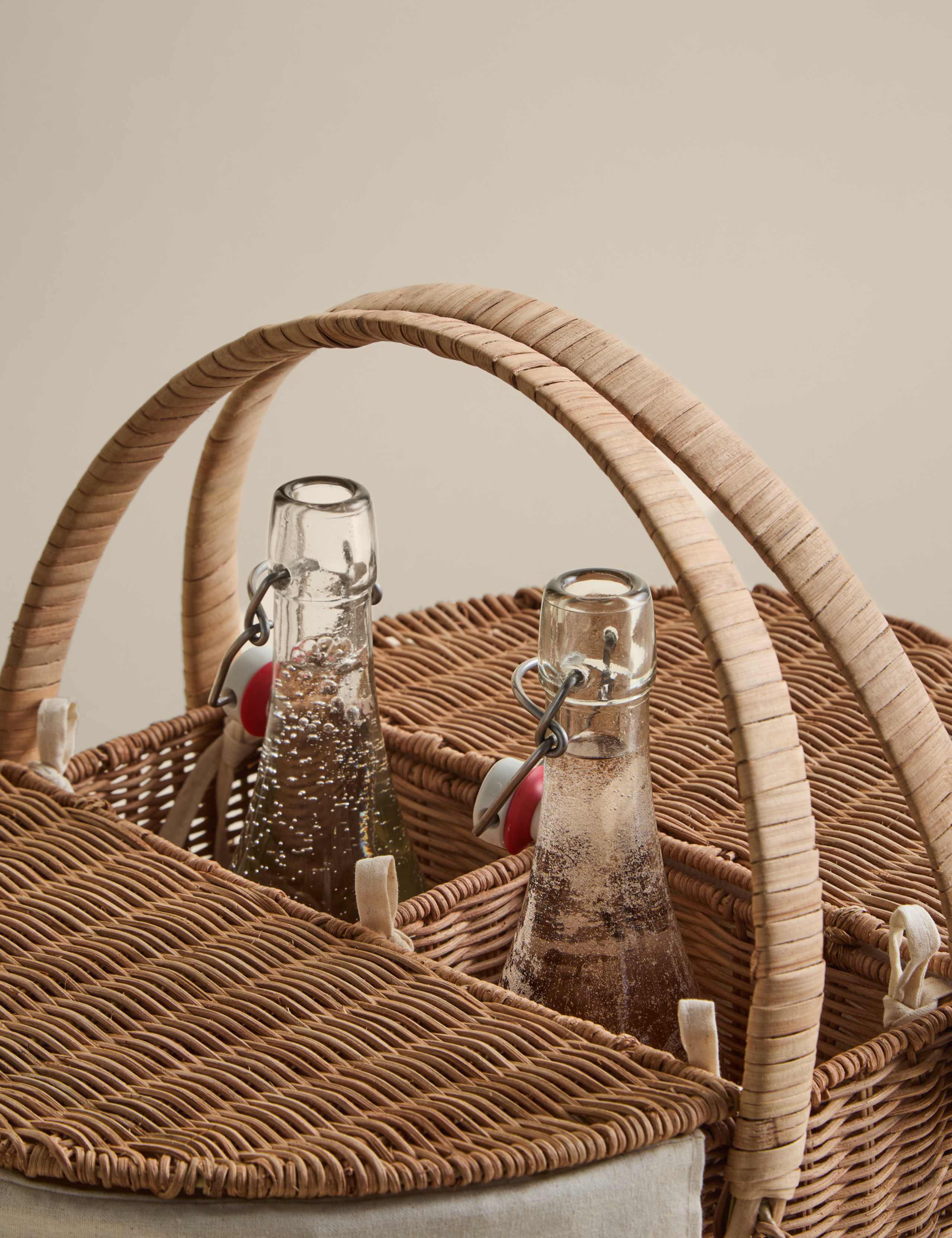 Wicker Picnic Hamper with Wine Holder 3 of 6