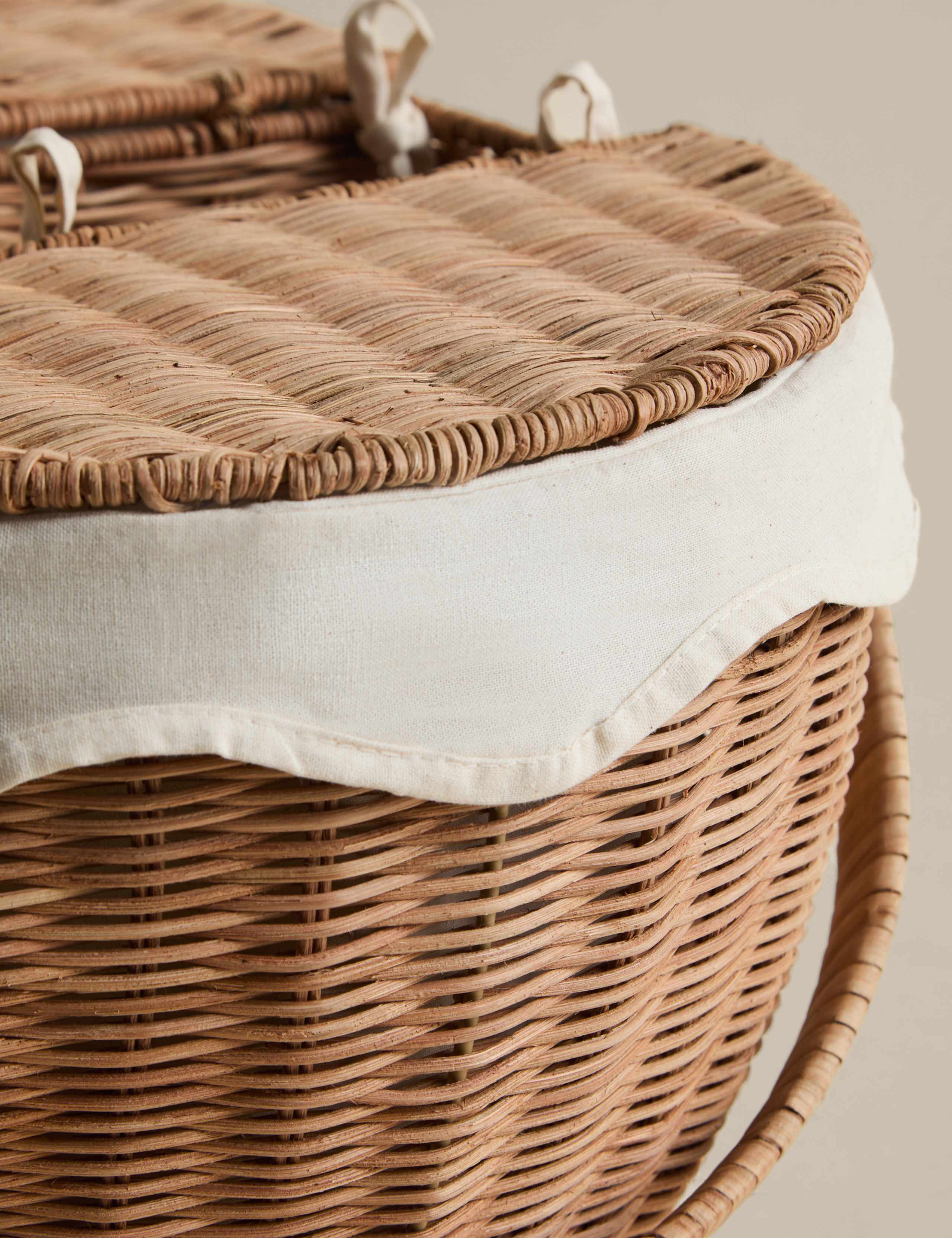 Wicker Picnic Hamper with Wine Holder 5 of 6