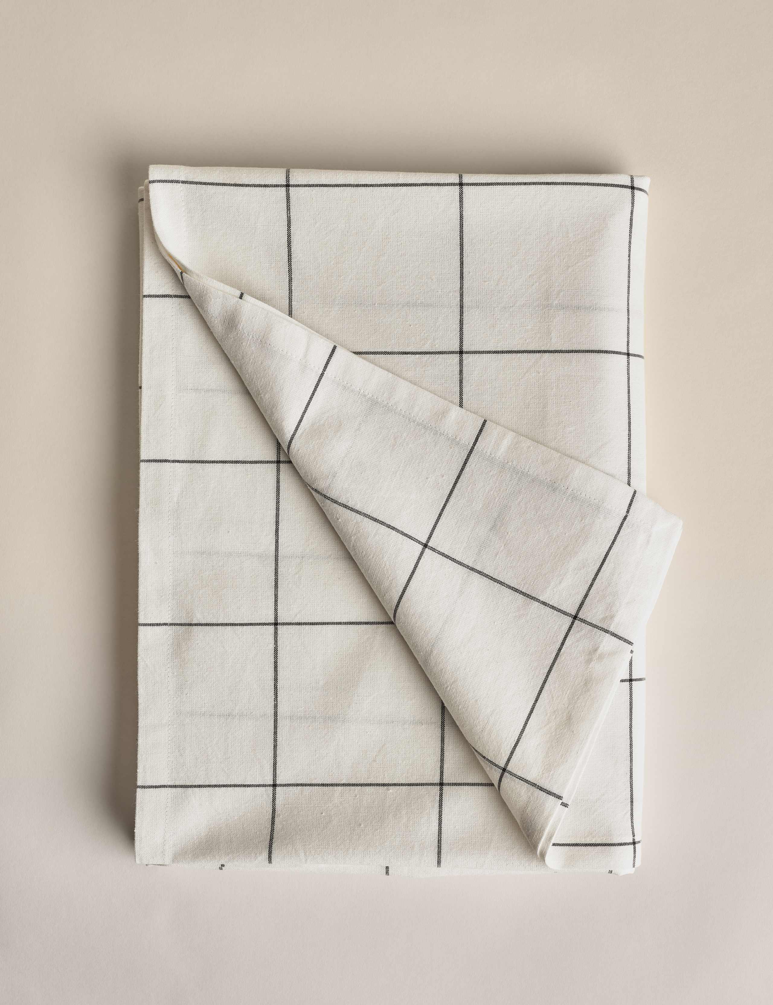 Cotton with Linen Checked Tablecloth 3 of 4