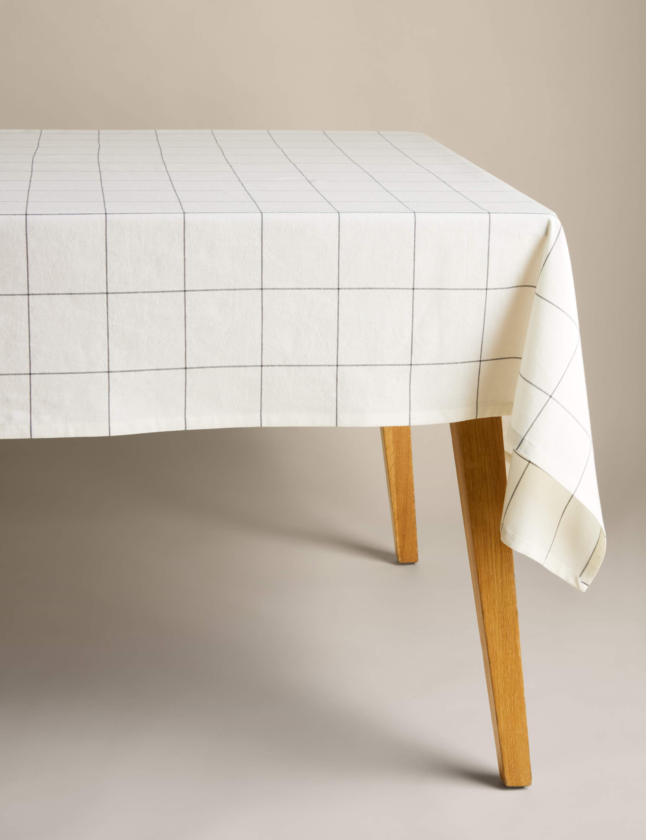 Cotton with Linen Checked Tablecloth 4 of 4