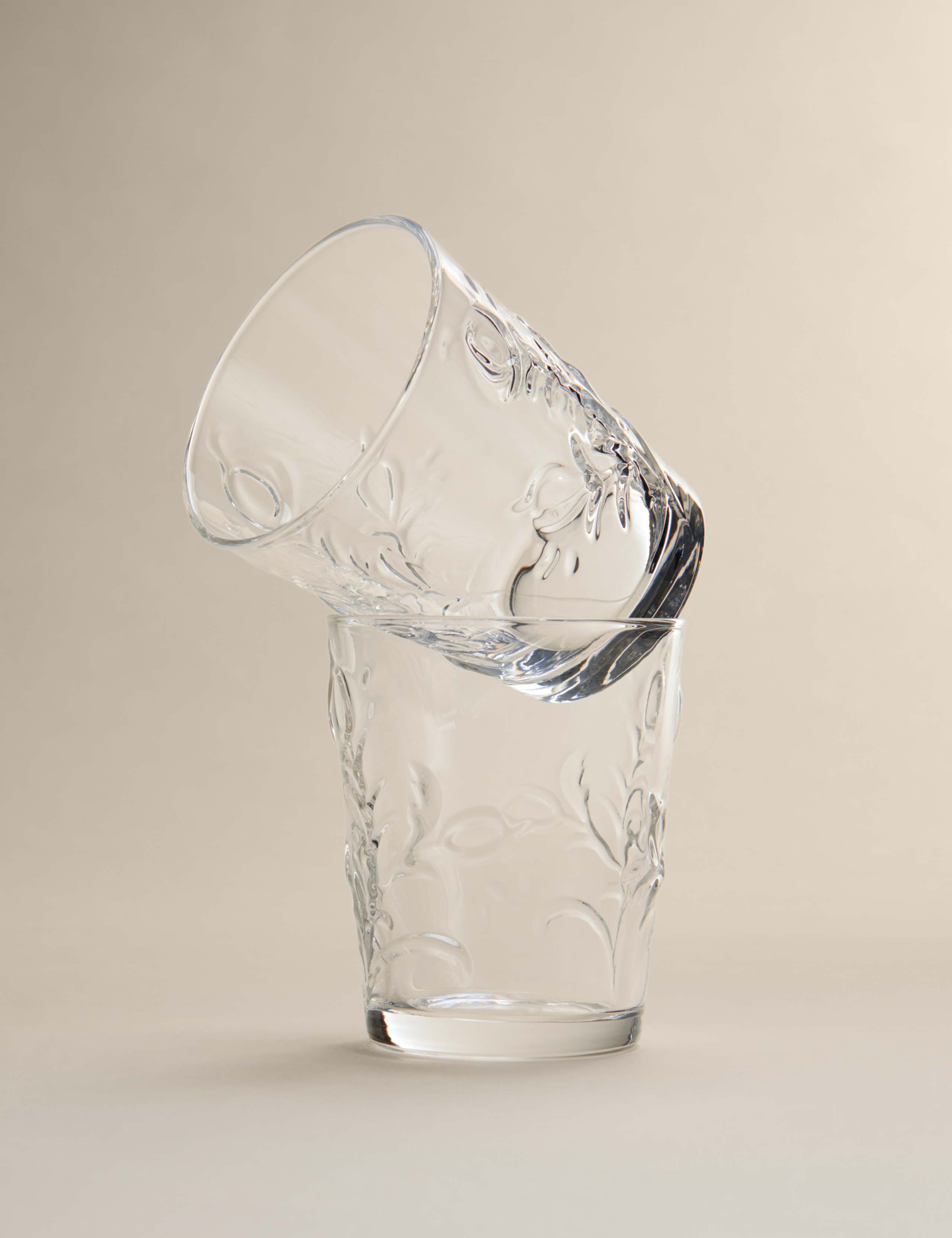 Set of 2 Embossed Floral Tumblers 2 of 6