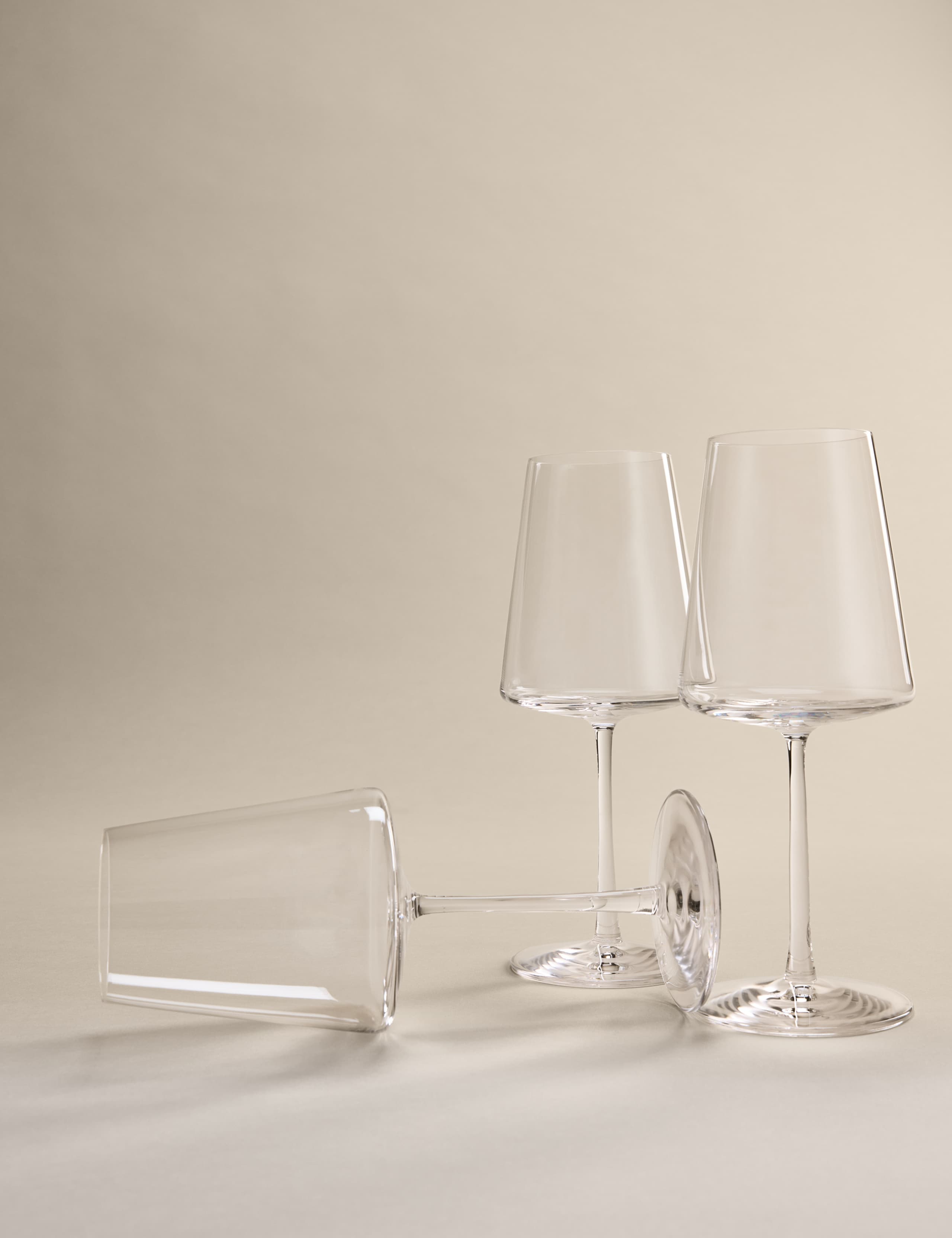 Set of 6 Red Wine Glasses 5 of 6