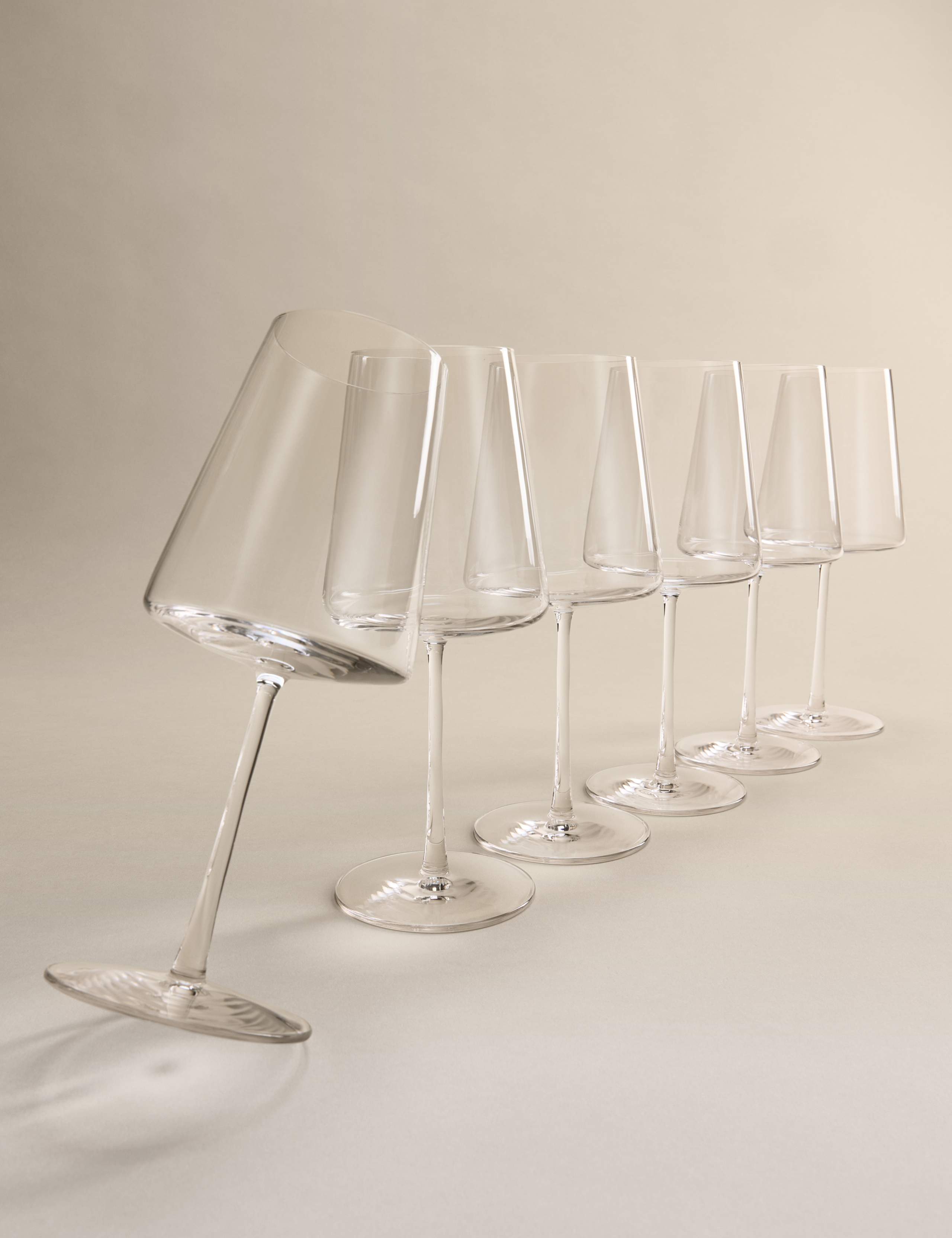 Set of 6 Modern Bordeaux Wine Glasses 1 of 6