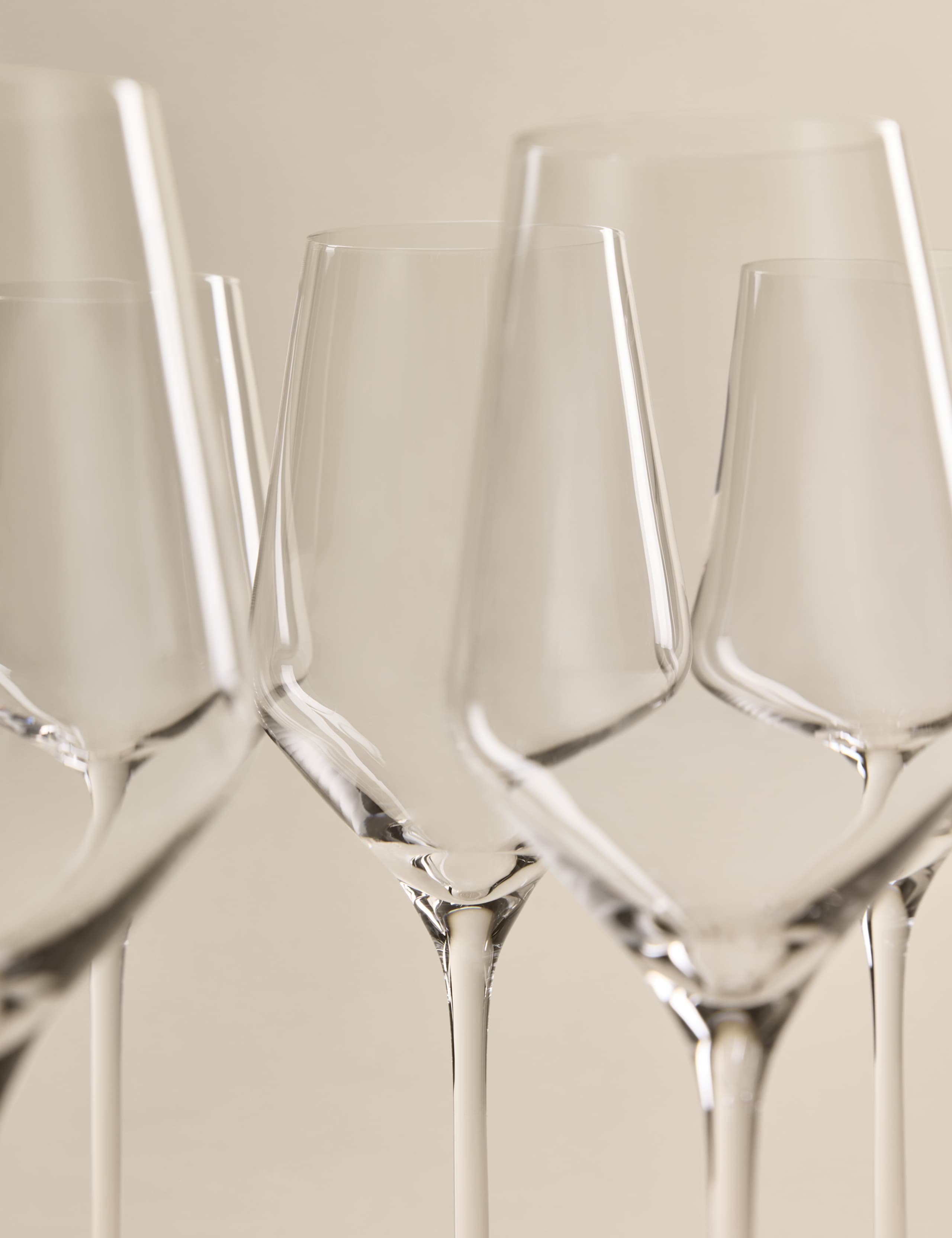 Set of 6 Classic White Wine Glasses 2 of 6