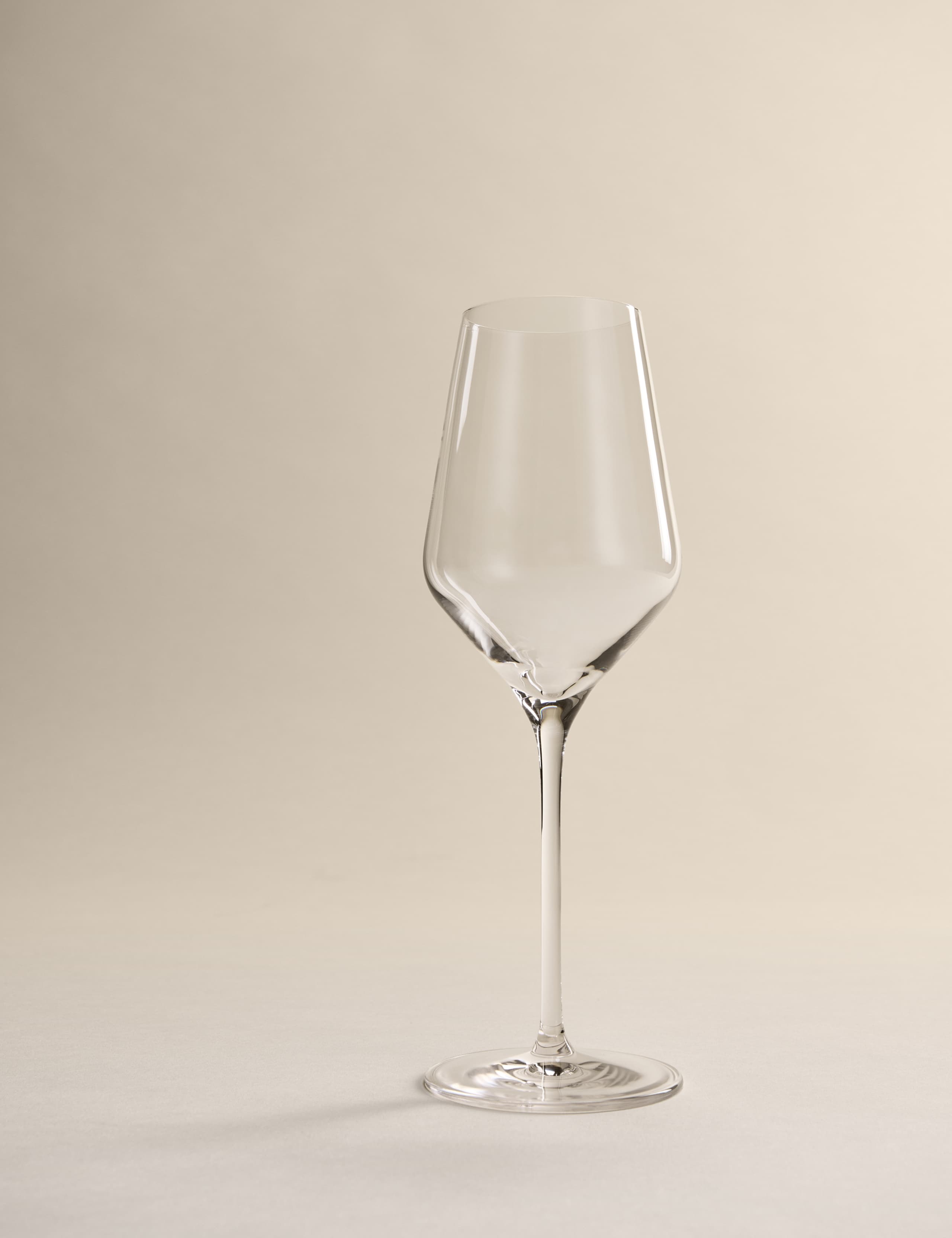 Set of 6 Classic White Wine Glasses 3 of 6