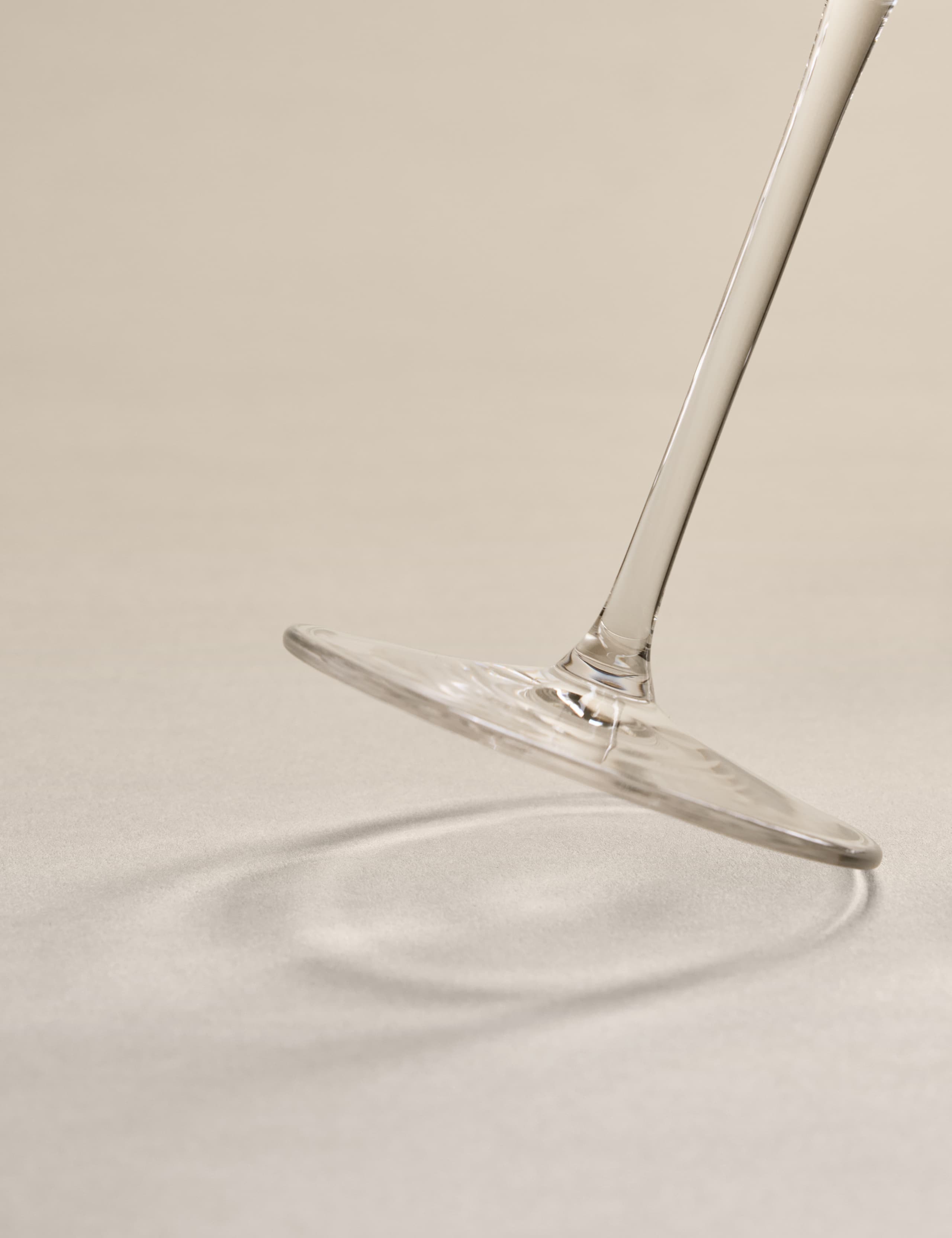 Set of 6 Classic White Wine Glasses 5 of 6