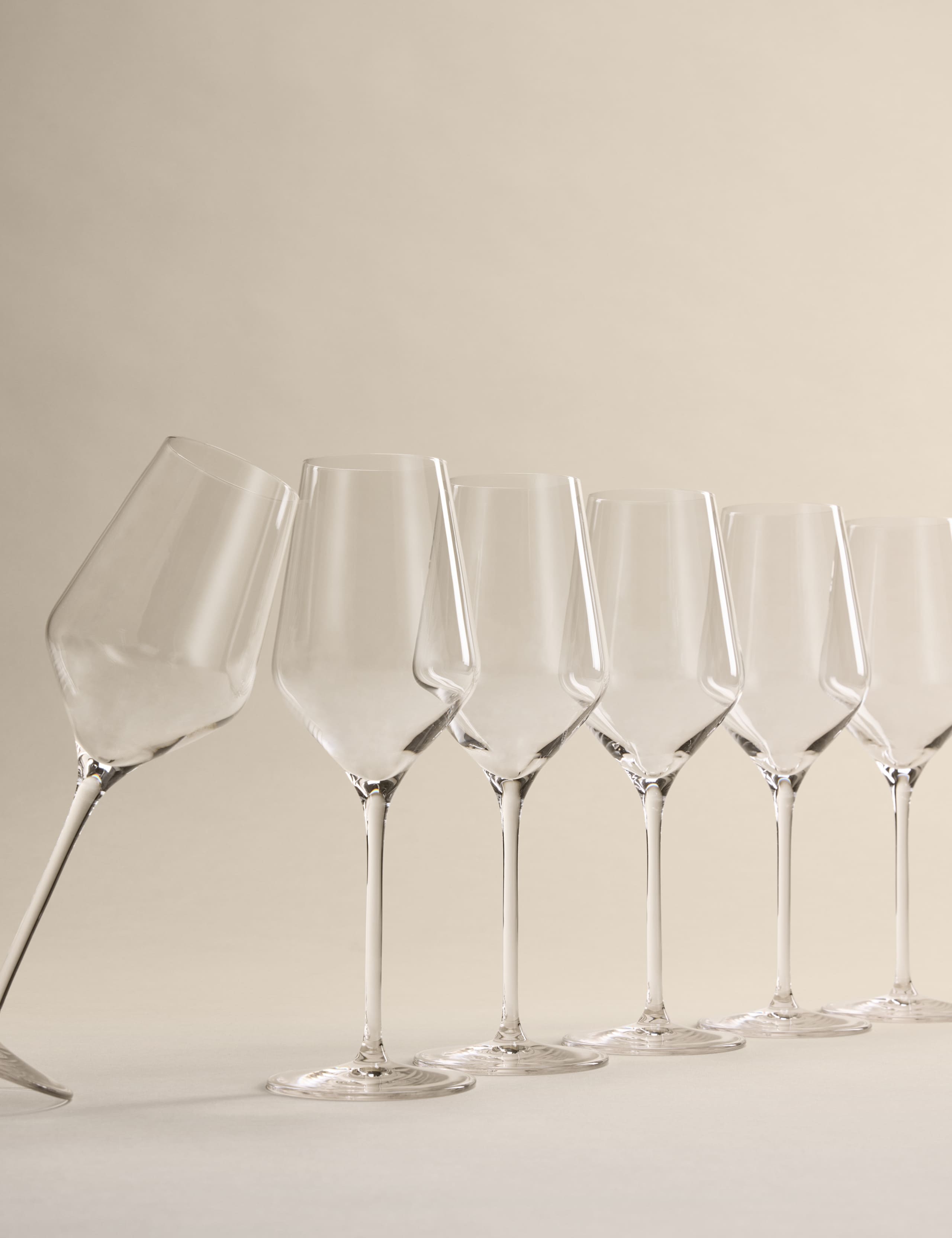 Set of 6 Classic White Wine Glasses 1 of 6