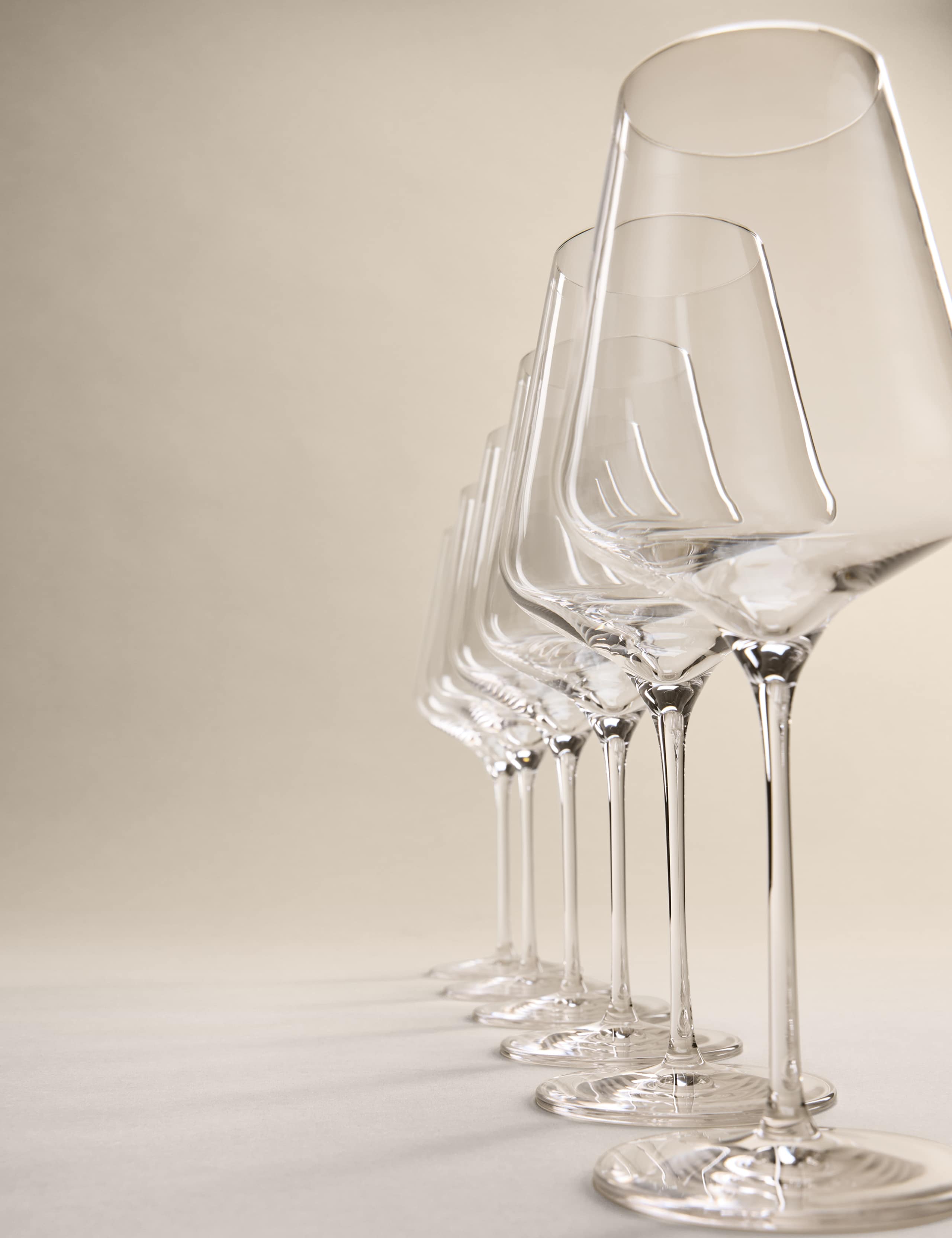 Set of 6 Classic Bordeaux Wine Glasses 4 of 6