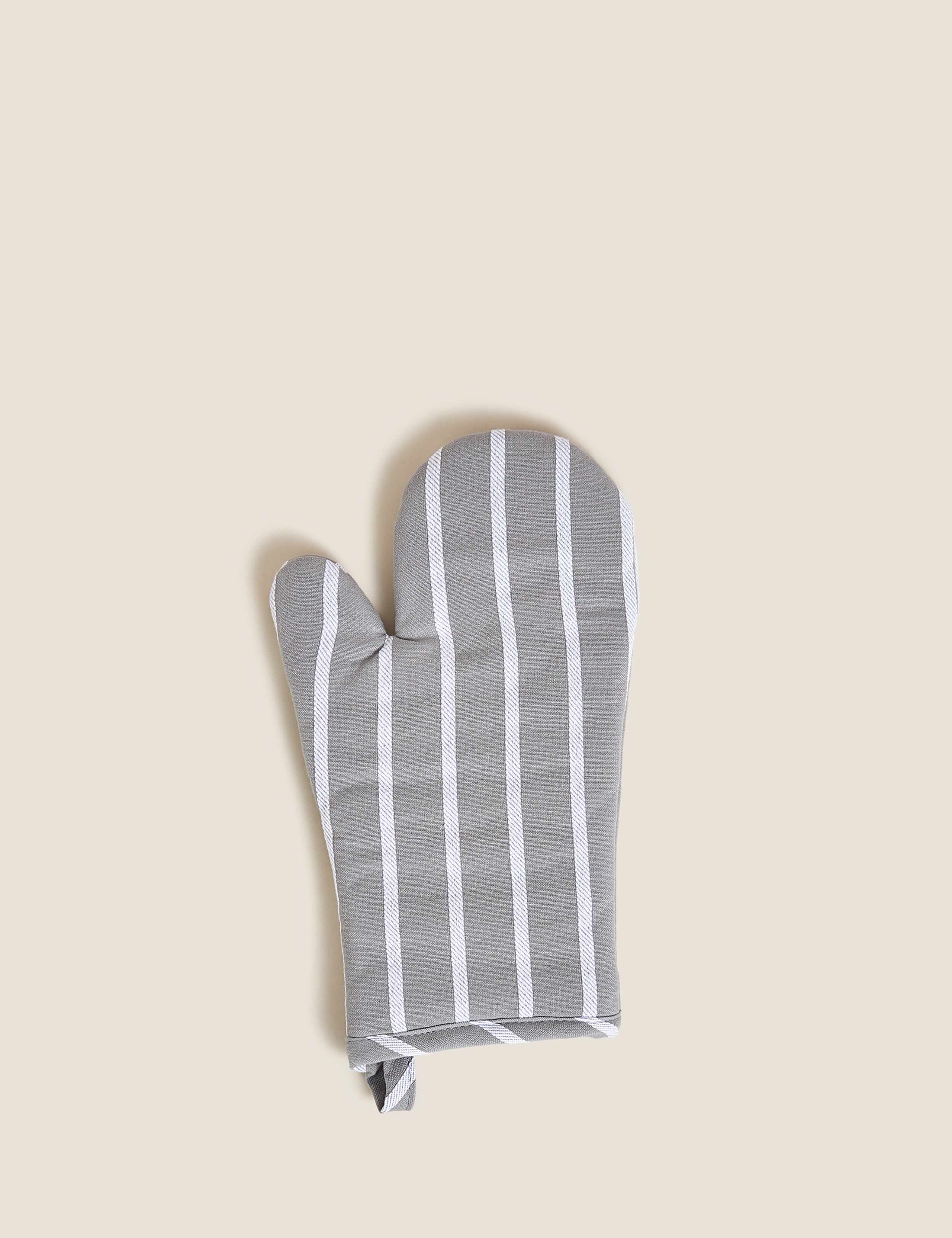 Butchers Stripe Oven Glove 1 of 3