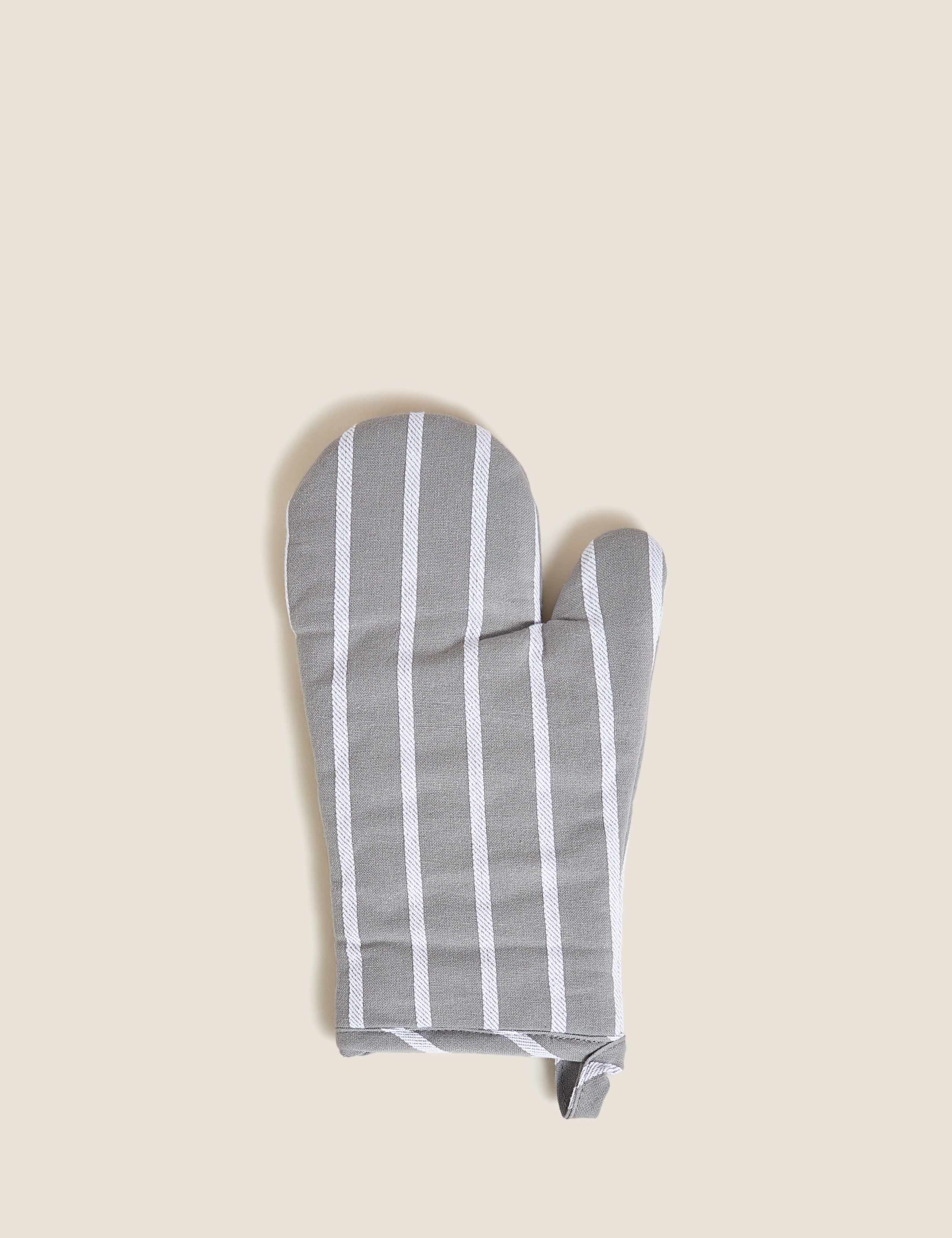Butchers Stripe Oven Glove 3 of 3