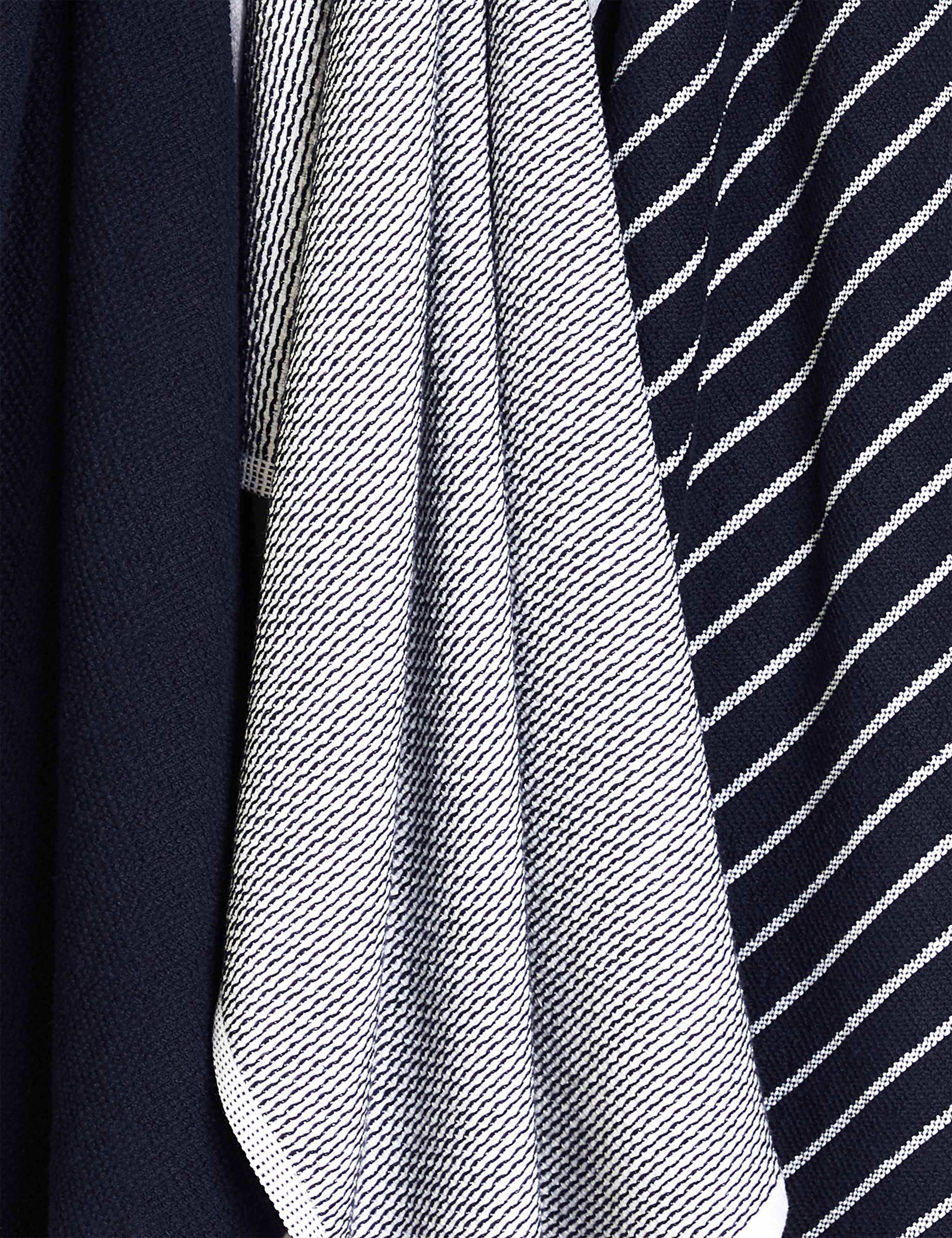 Set of 3 Cotton Rich Tea Towels 2 of 3