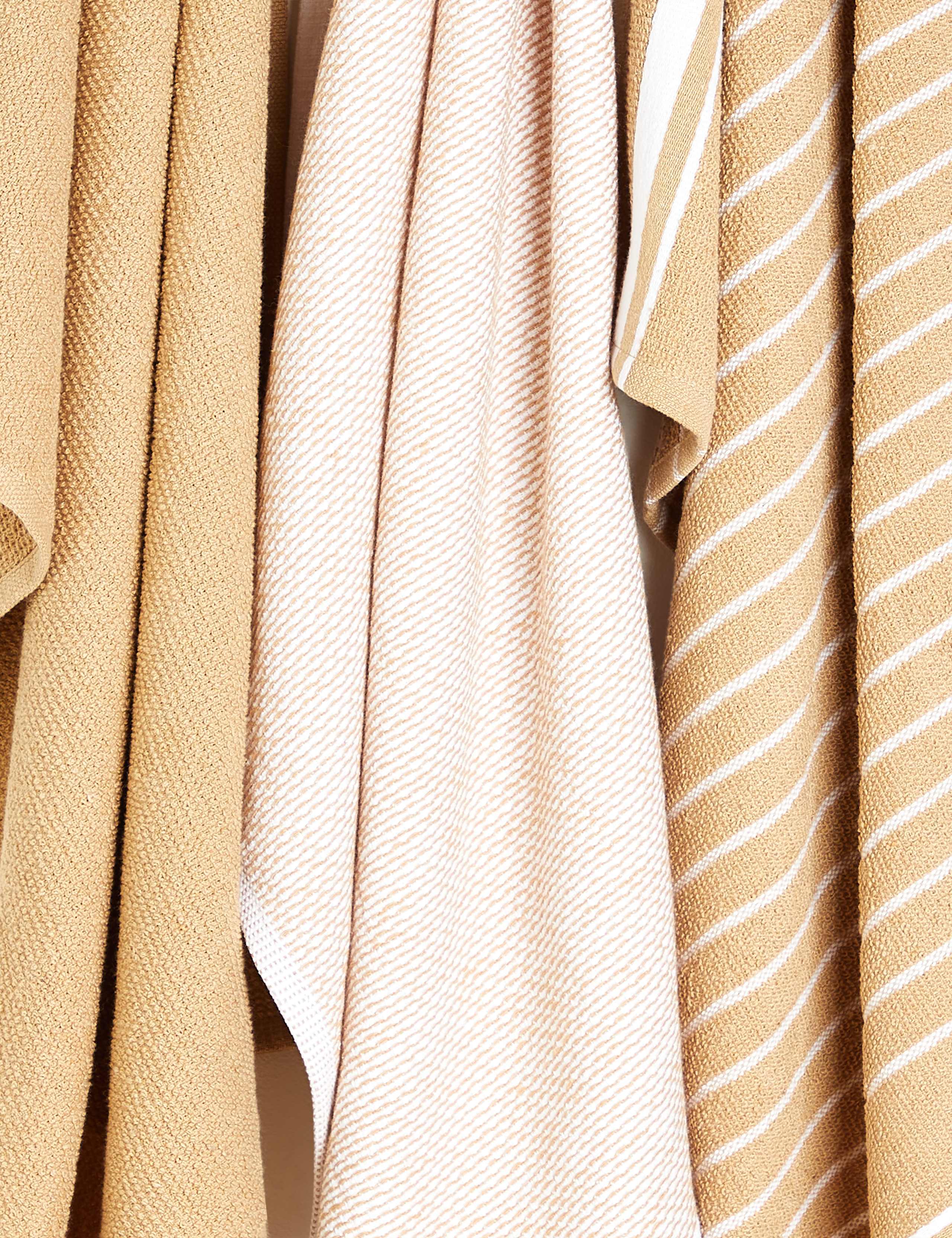 Set of 3 Cotton Rich Tea Towels 2 of 3