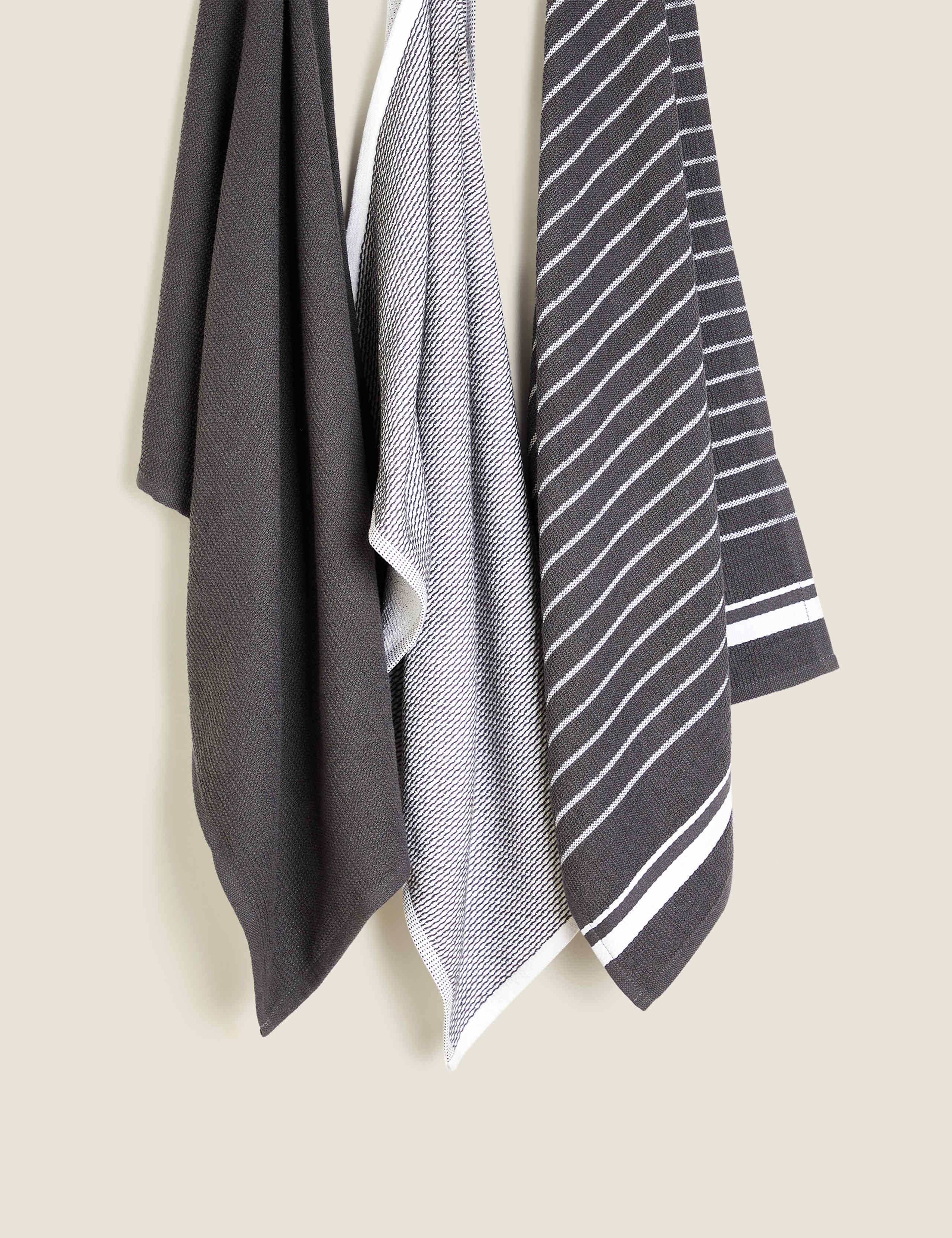 Set of 3 Cotton Rich Tea Towels 3 of 3