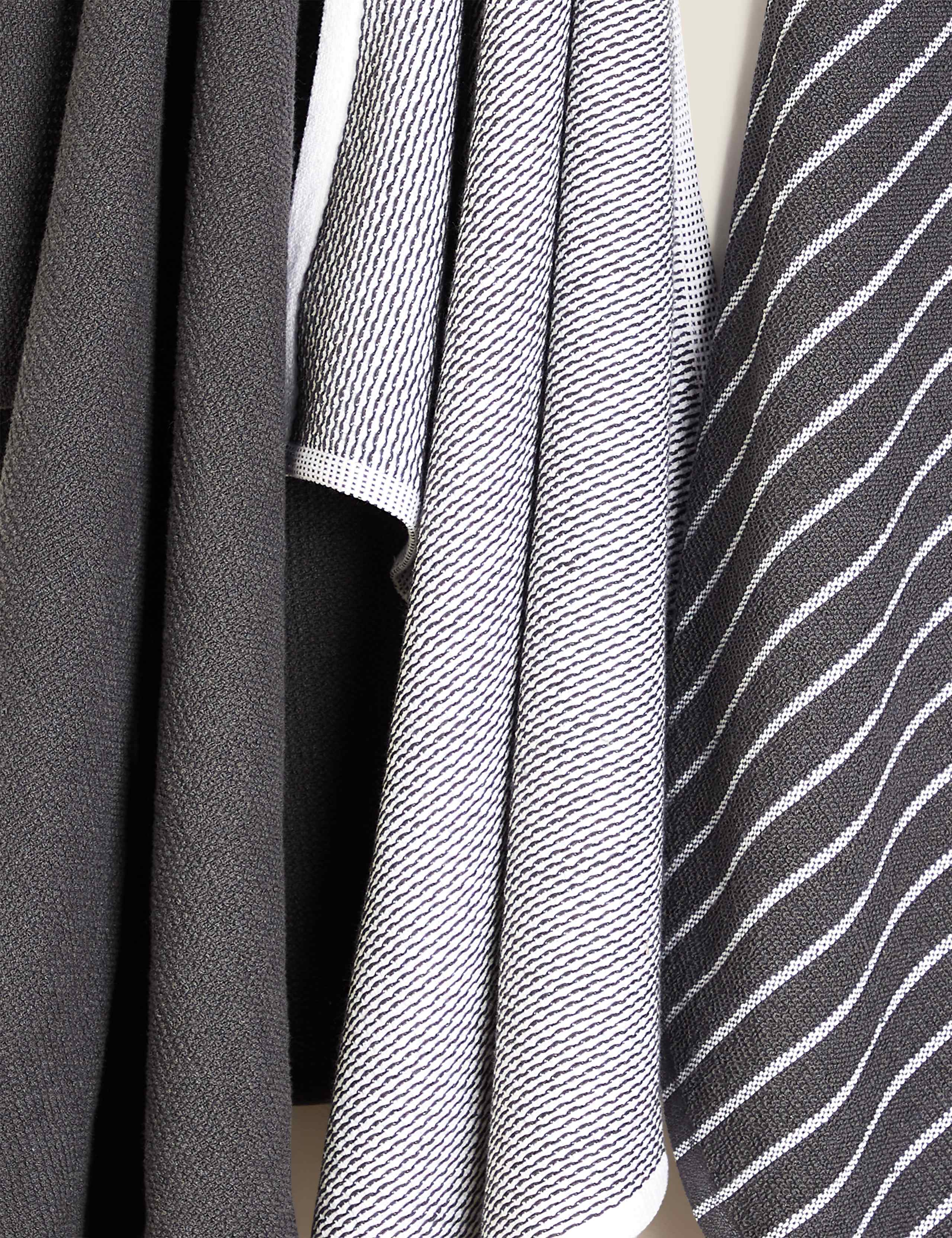 Set of 3 Cotton Rich Tea Towels 2 of 3
