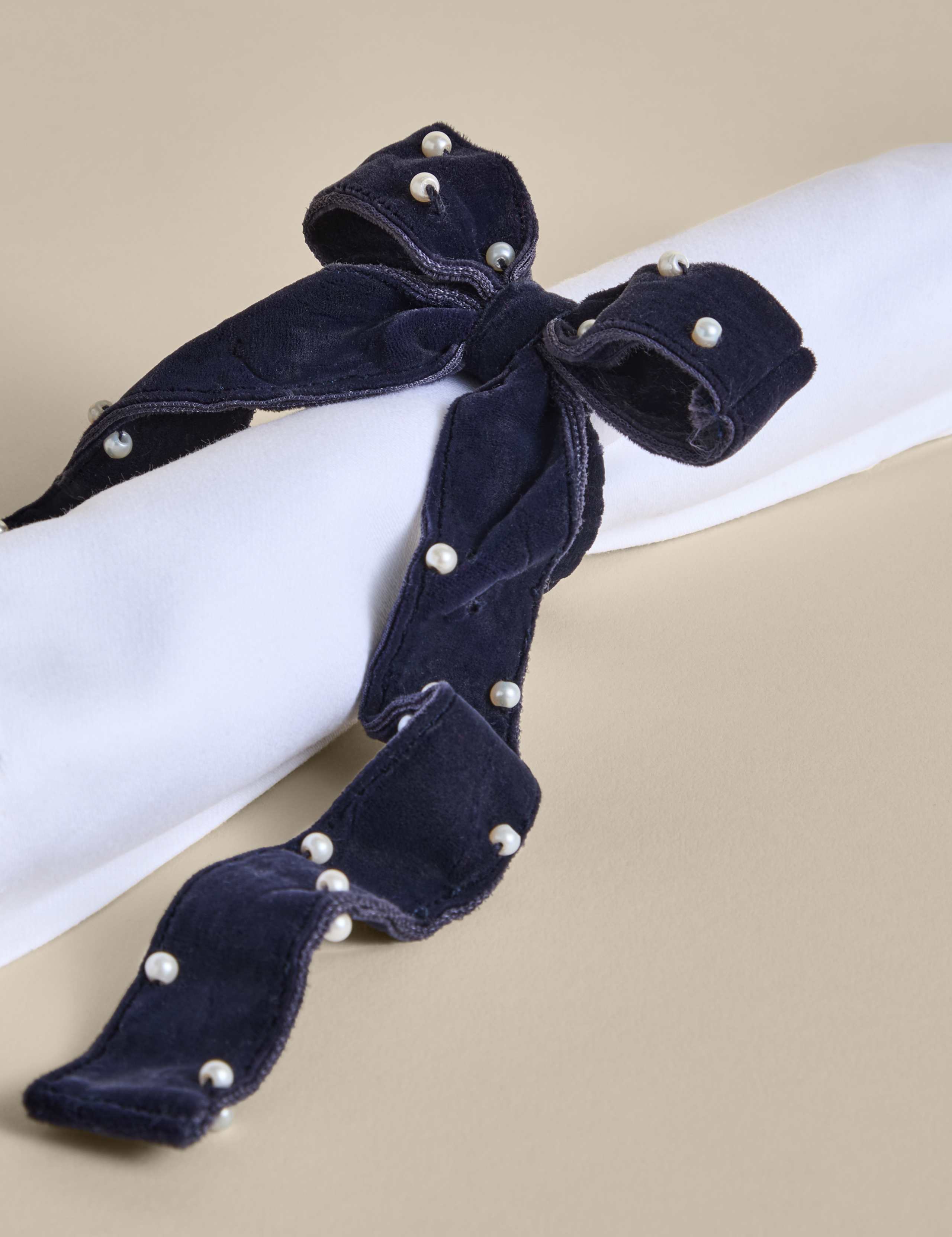 Set of 4 Velvet Pearl Bow Napkin Rings 2 of 4