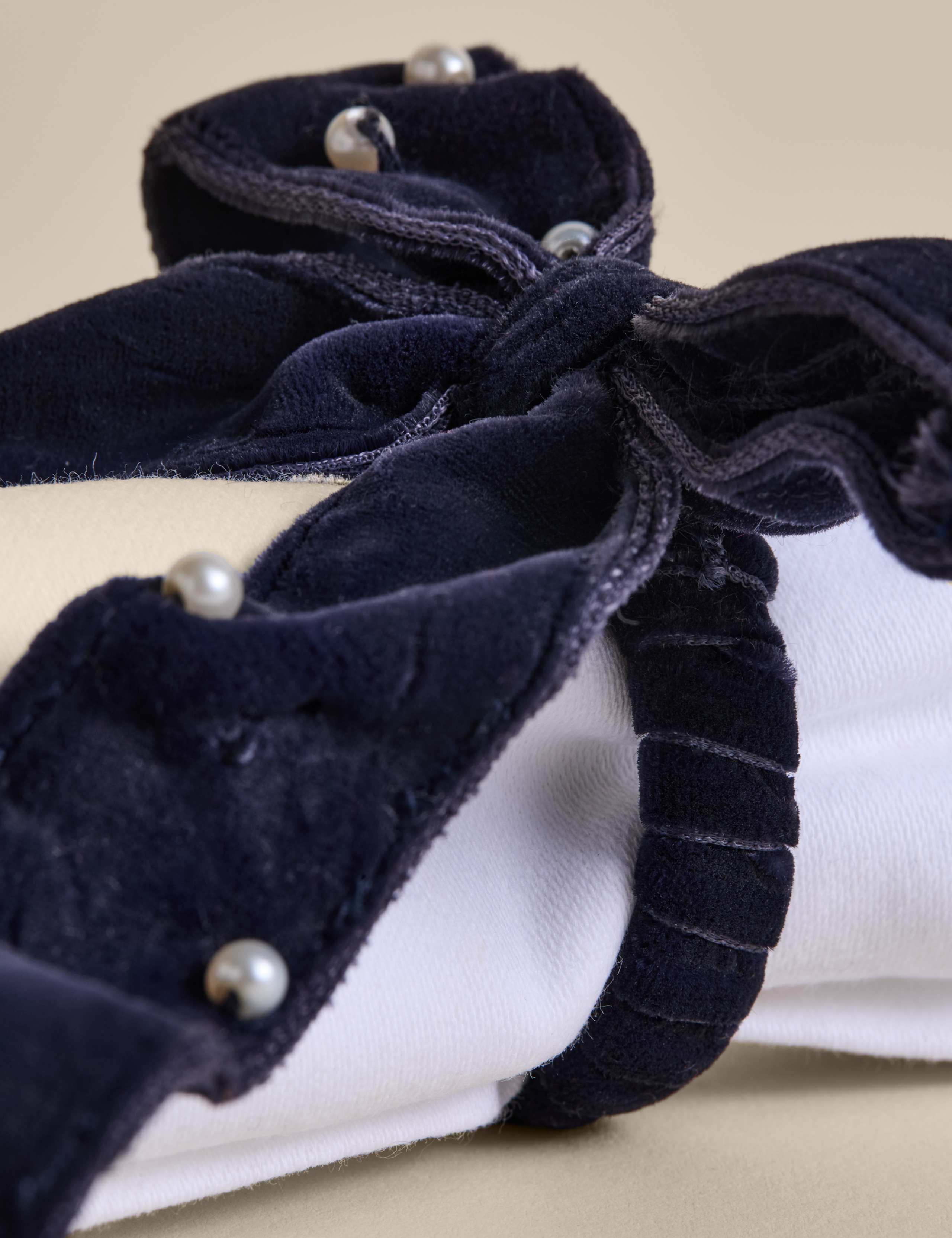 Set of 4 Velvet Pearl Bow Napkin Rings 4 of 4