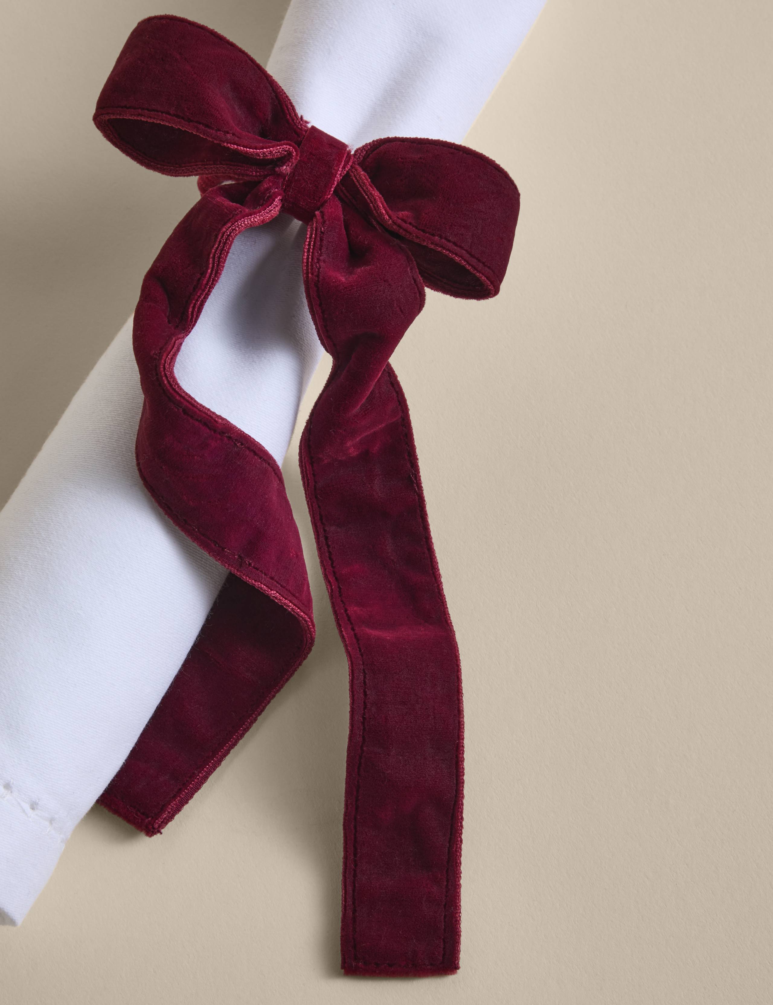 Set of 4 Velvet Bow Napkin Rings 2 of 4