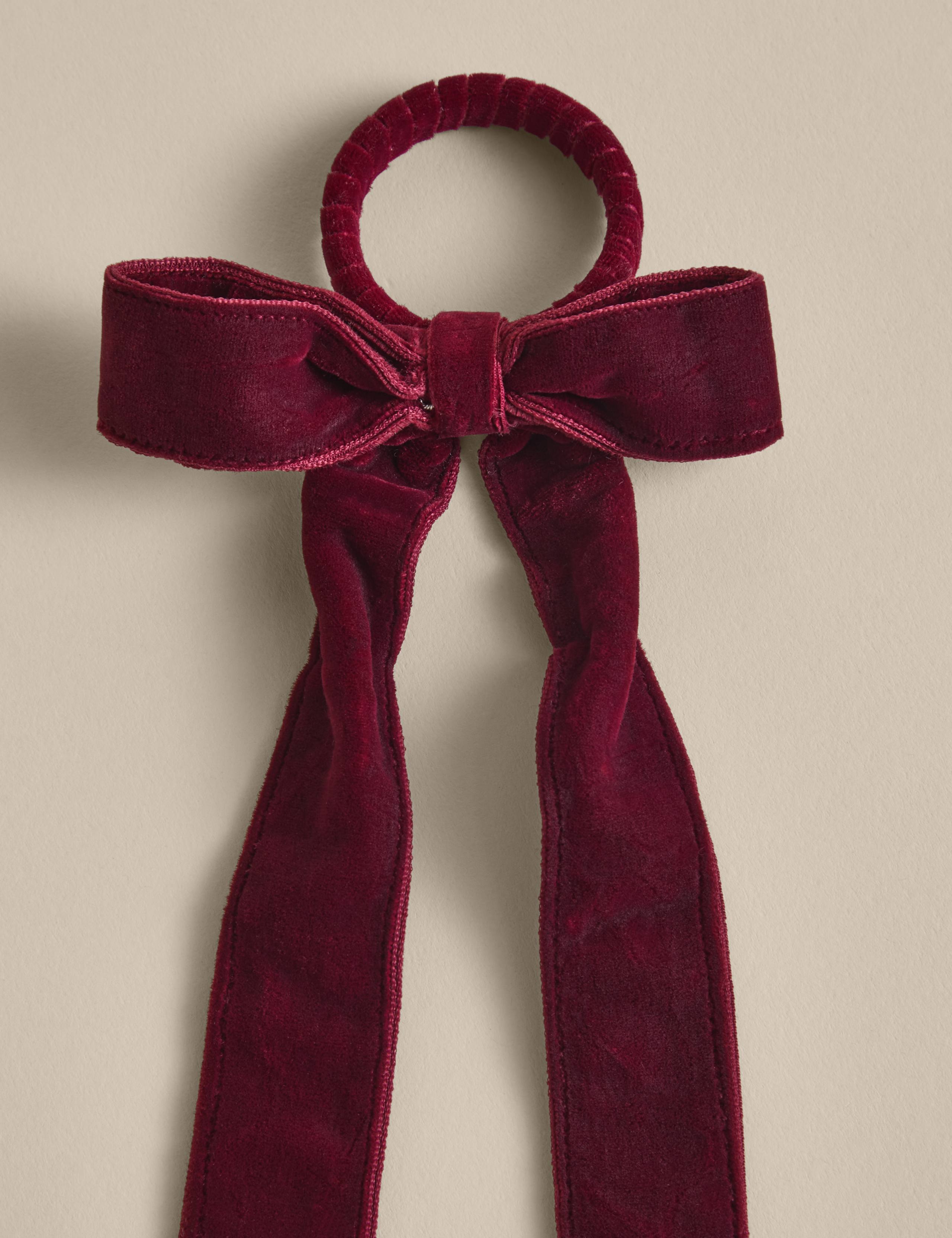 Set of 4 Velvet Bow Napkin Rings 4 of 4