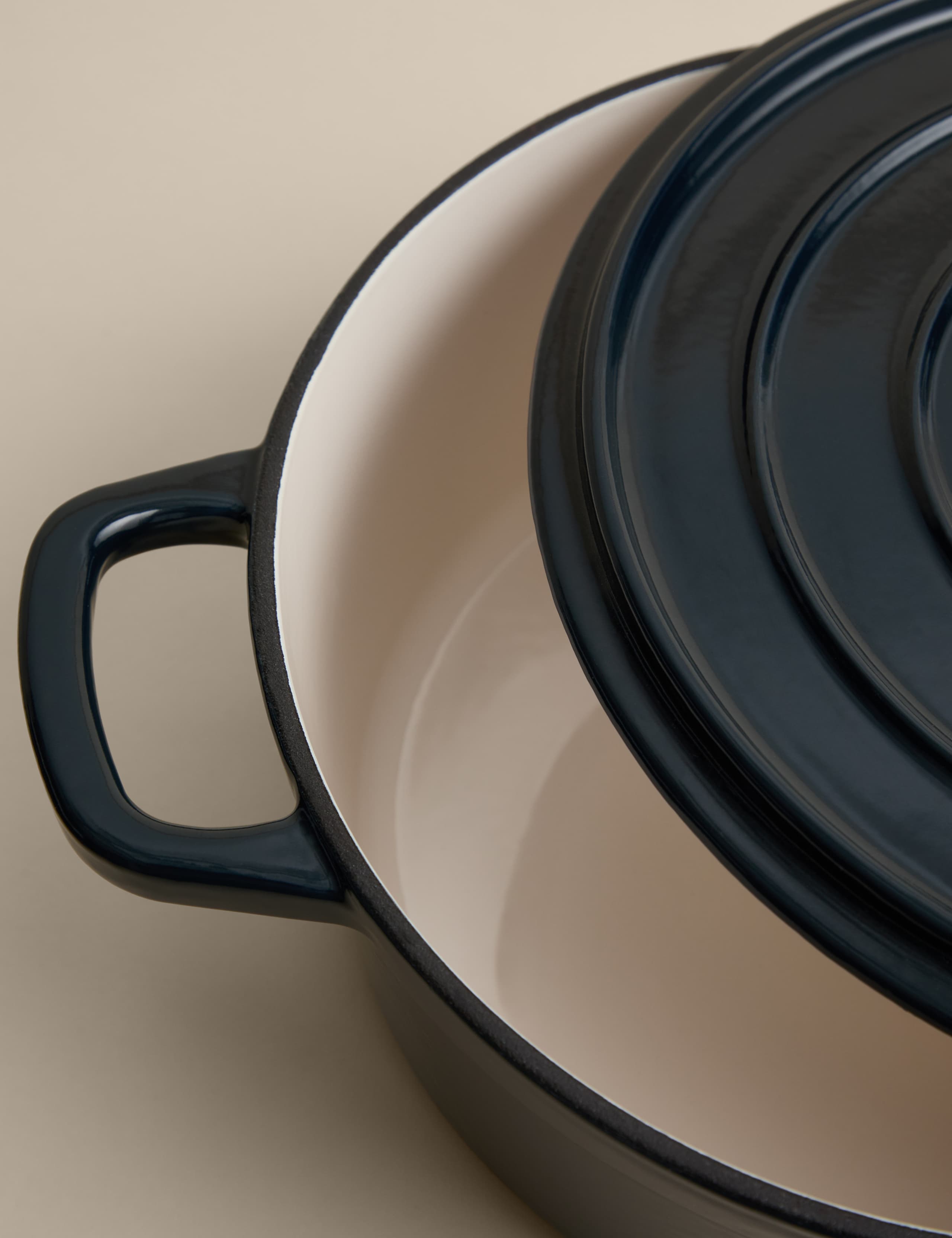 Cast Iron Shallow Casserole Dish 4 of 8