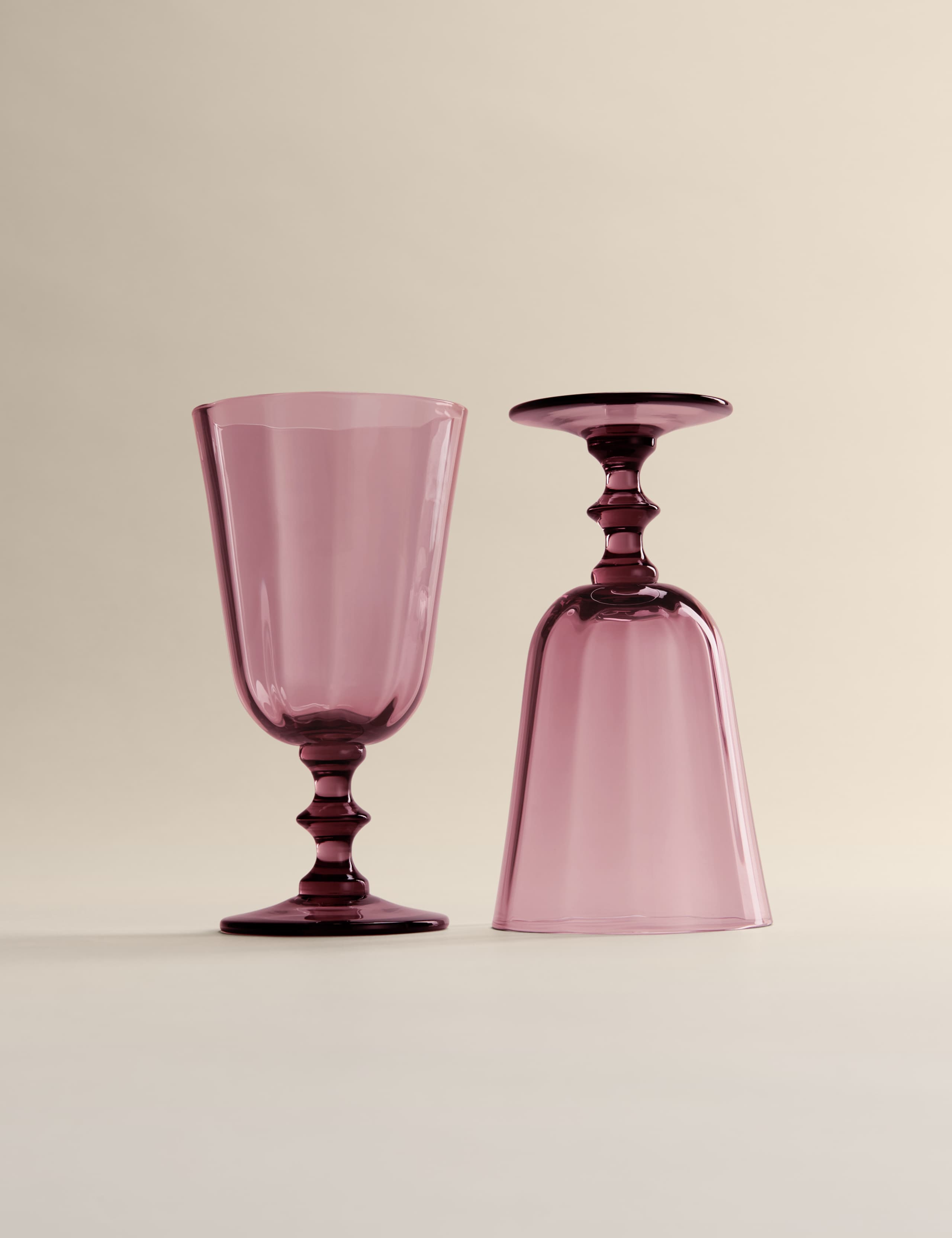 Set of 2 Etoile Wine Glasses 1 of 6