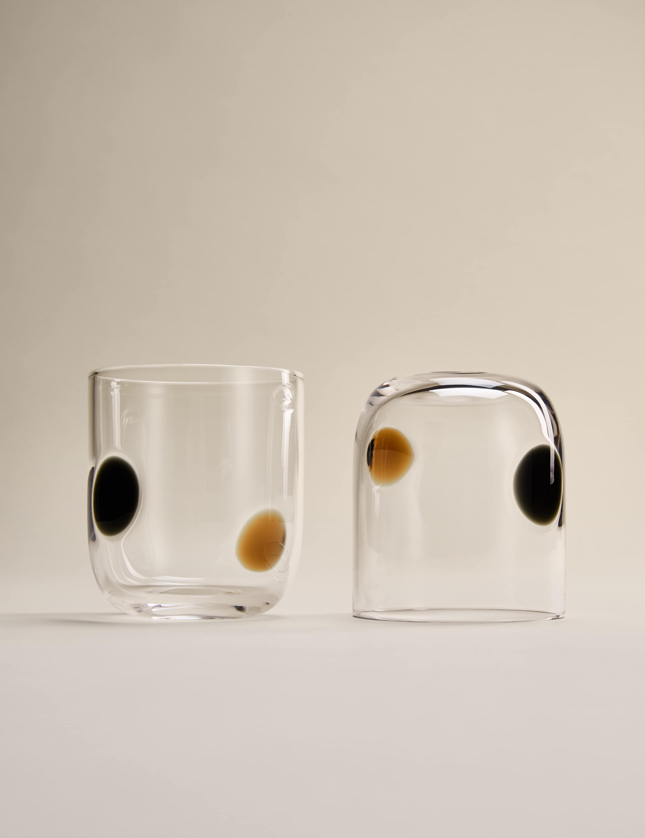Set of 2 Dot Tumblers 1 of 5