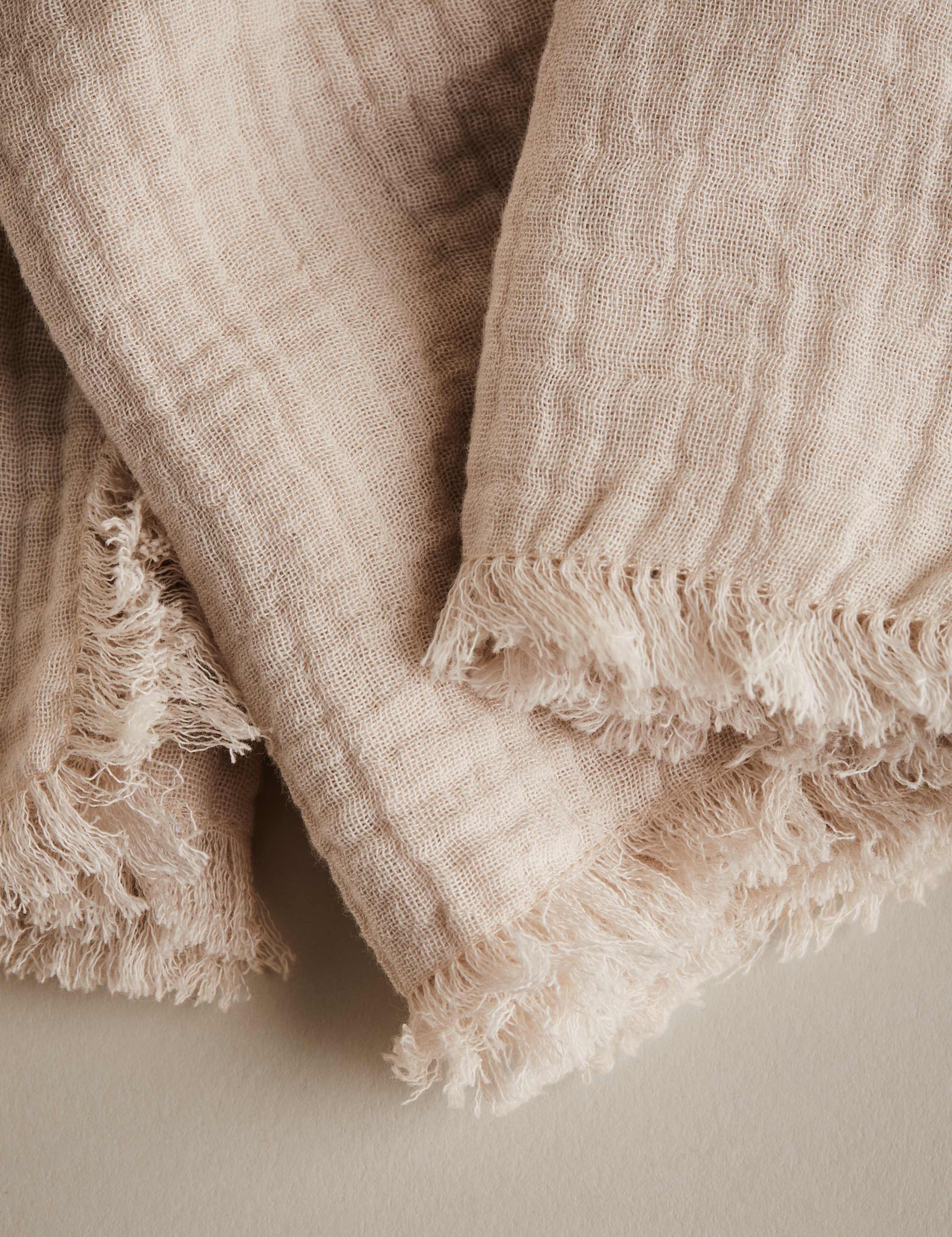 Set of 4 Frayed Edge Muslin Napkins 2 of 6