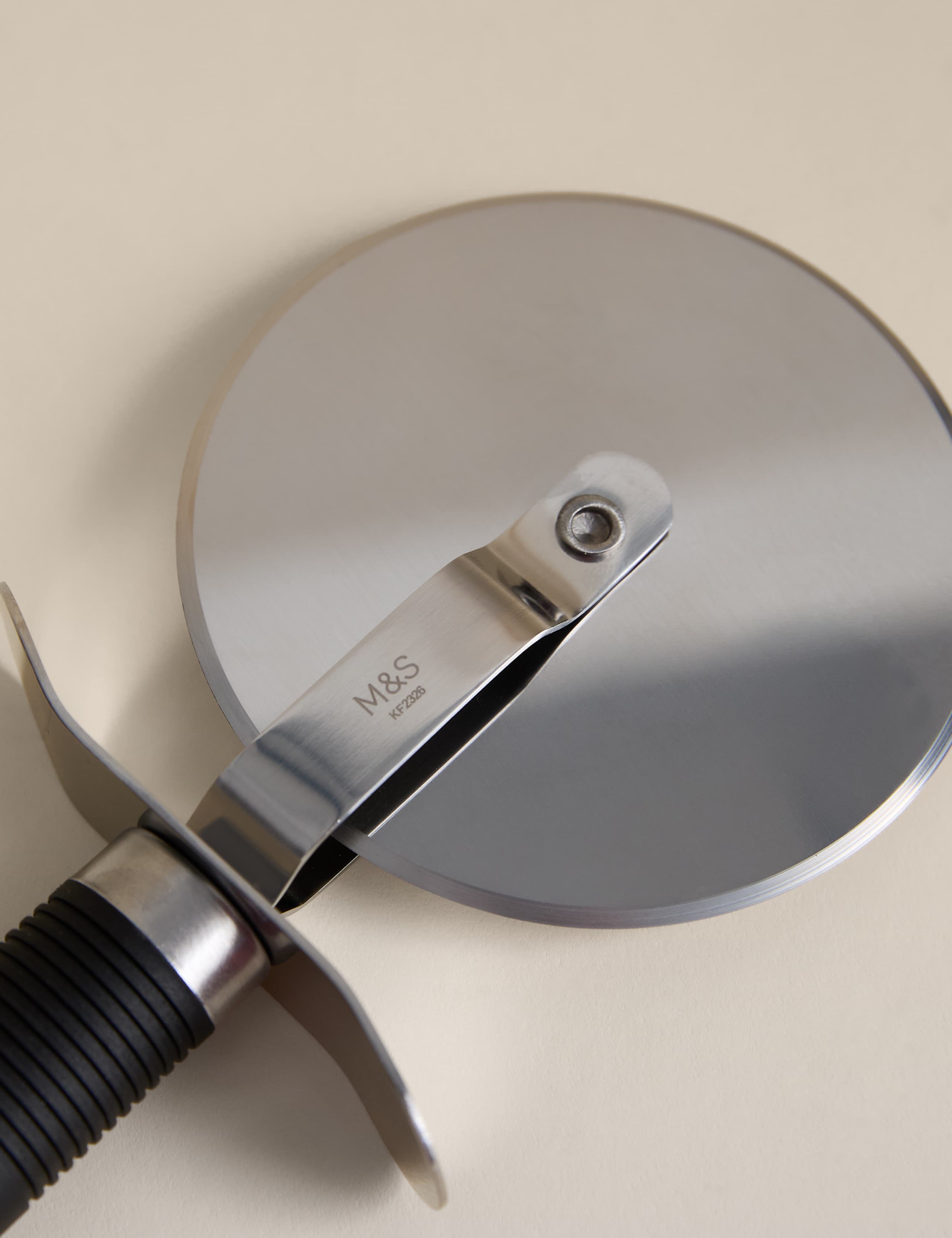 Soft Grip Stainless Steel Pizza Cutter 3 of 3