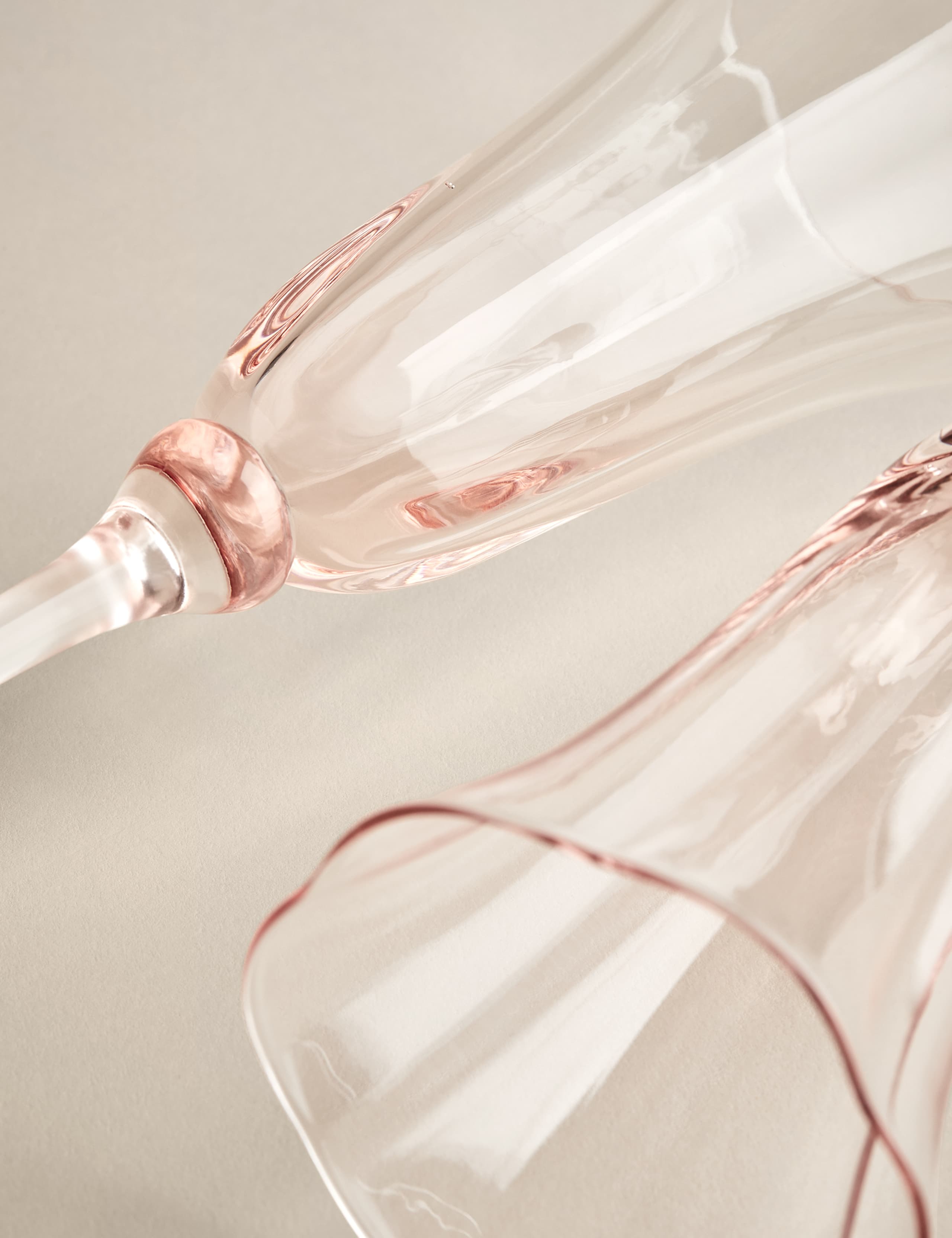 Set of 2 Fleur Ombré Champagne Flutes 3 of 5