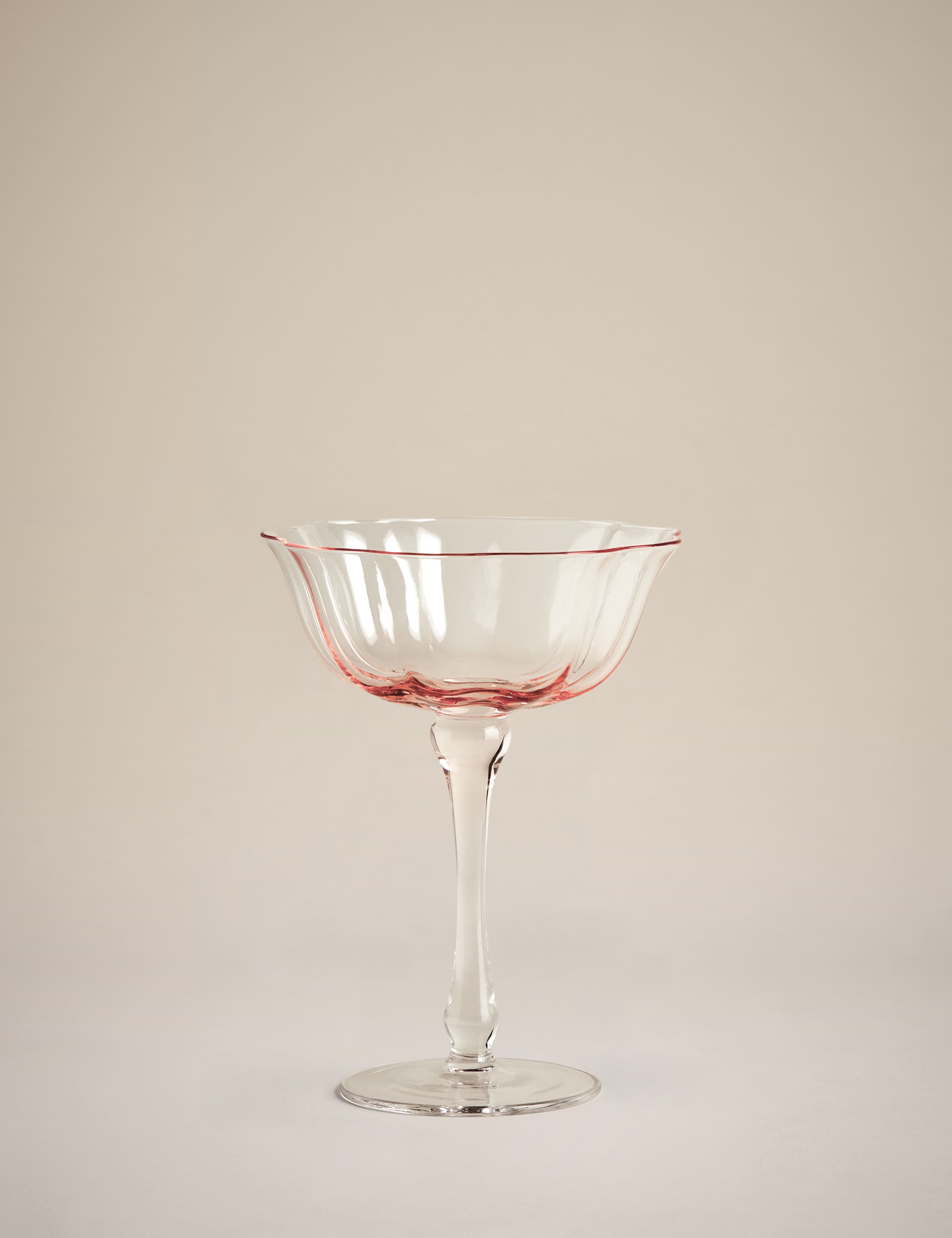 Set of 2 Fleur Ombré Coupe Glasses 2 of 5