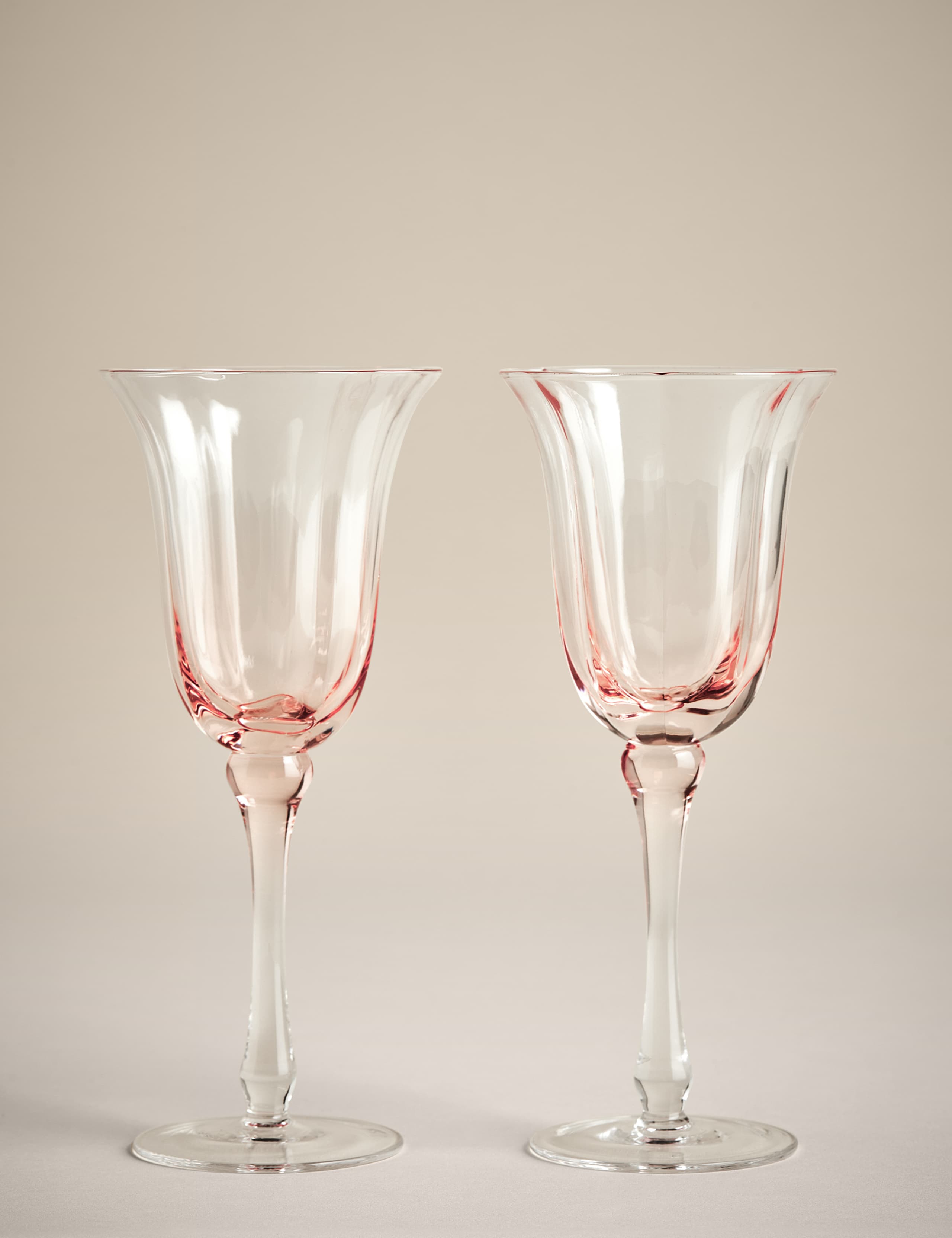 Set of 2 Fleur Ombré Wine Glasses 4 of 5