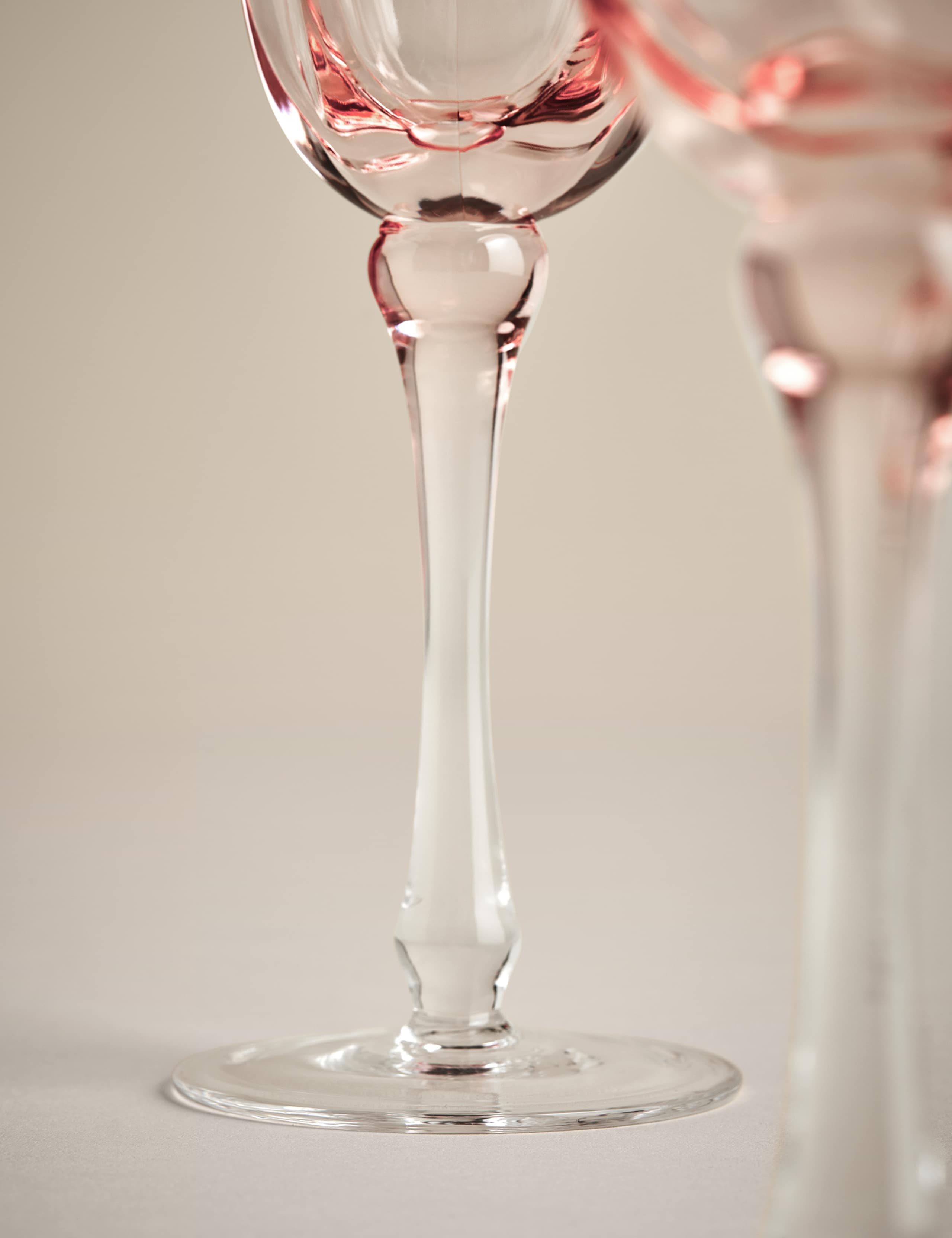 Set of 2 Fleur Ombré Wine Glasses 5 of 5