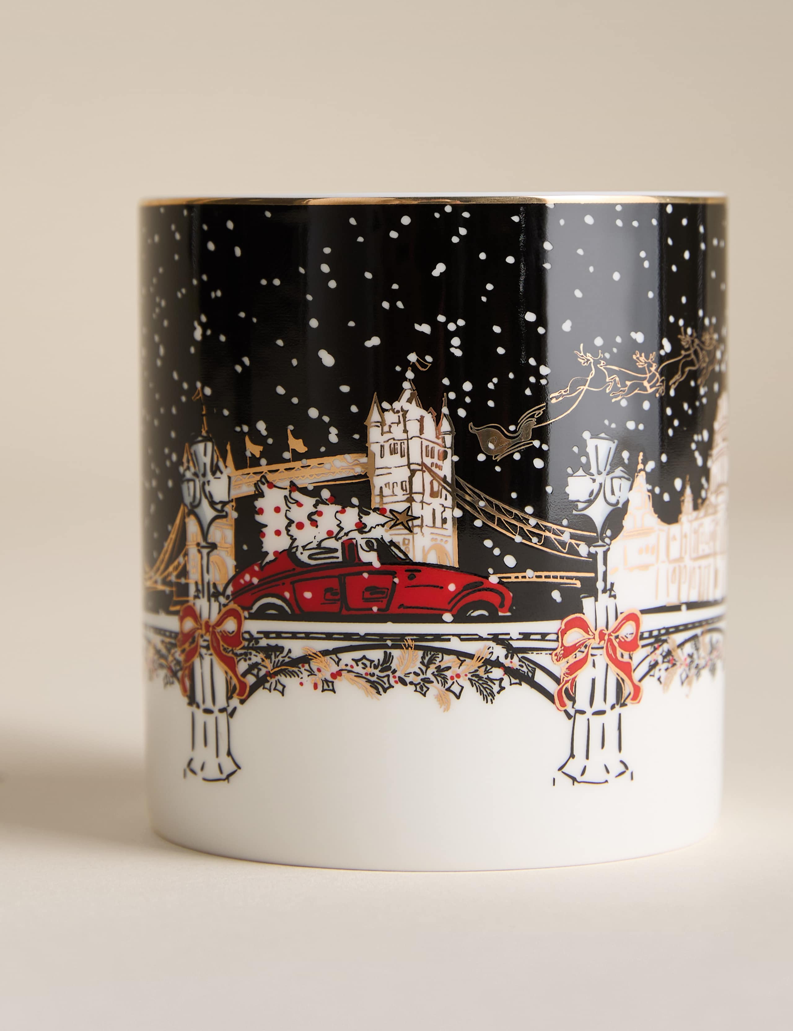 London Christmas Scene Mug 3 of 4