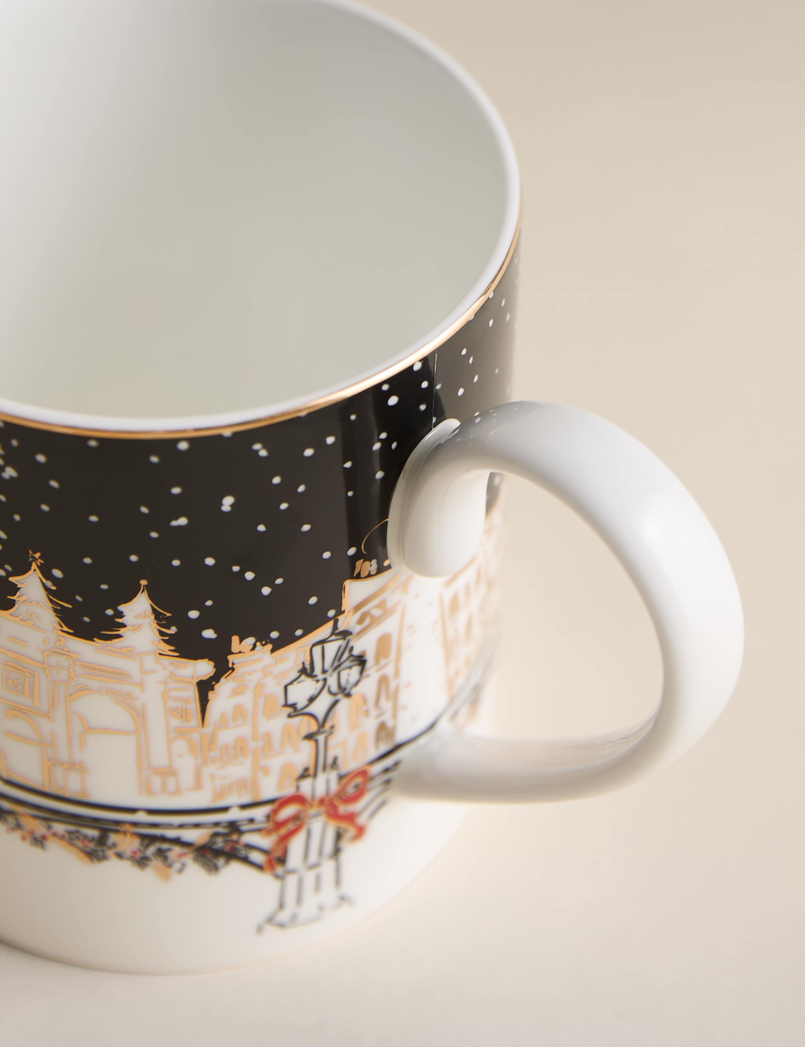 London Christmas Scene Mug 4 of 4