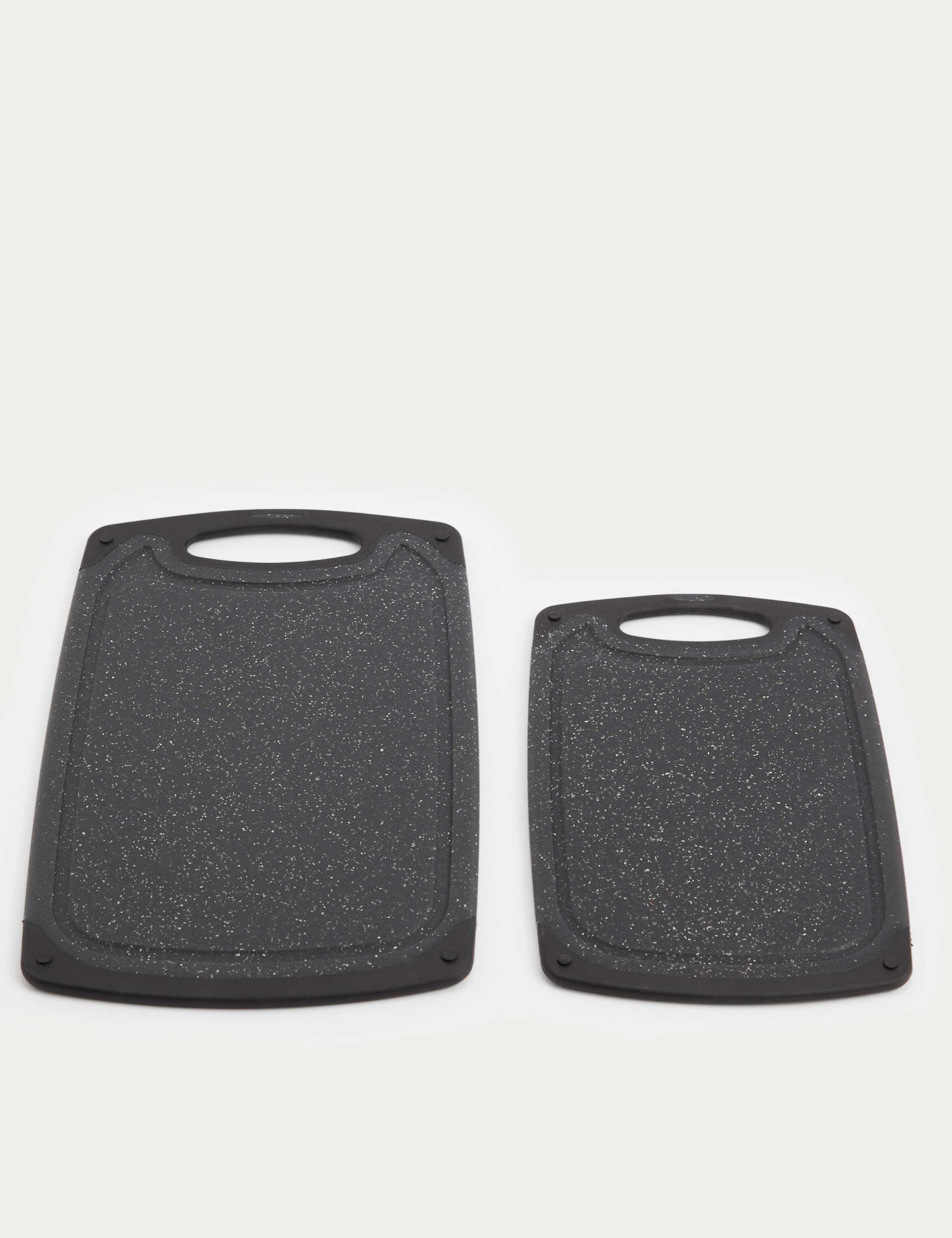 Set of 2 Non Slip Chopping Boards 2 of 4