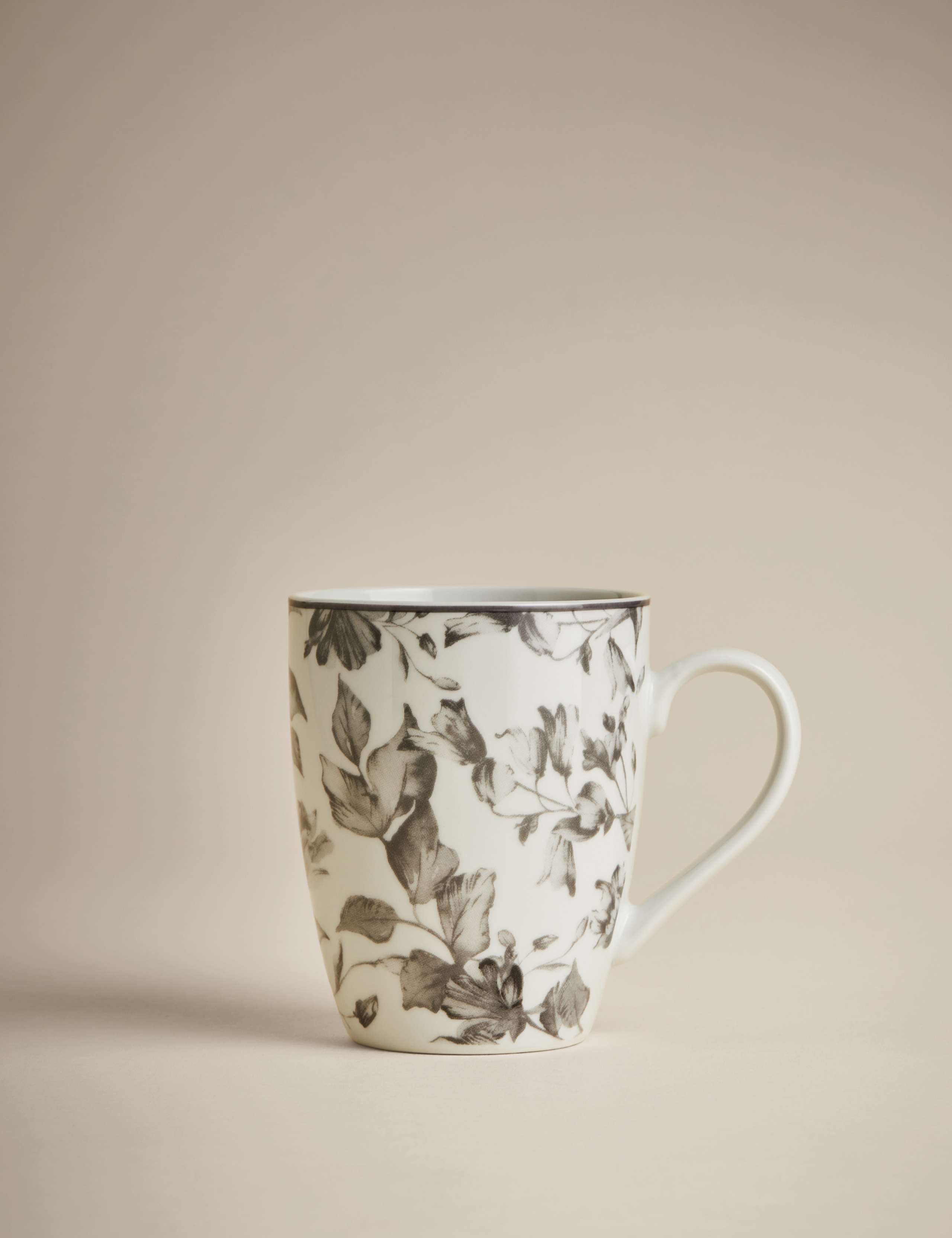 Set of 4 Floral Mugs 2 of 3