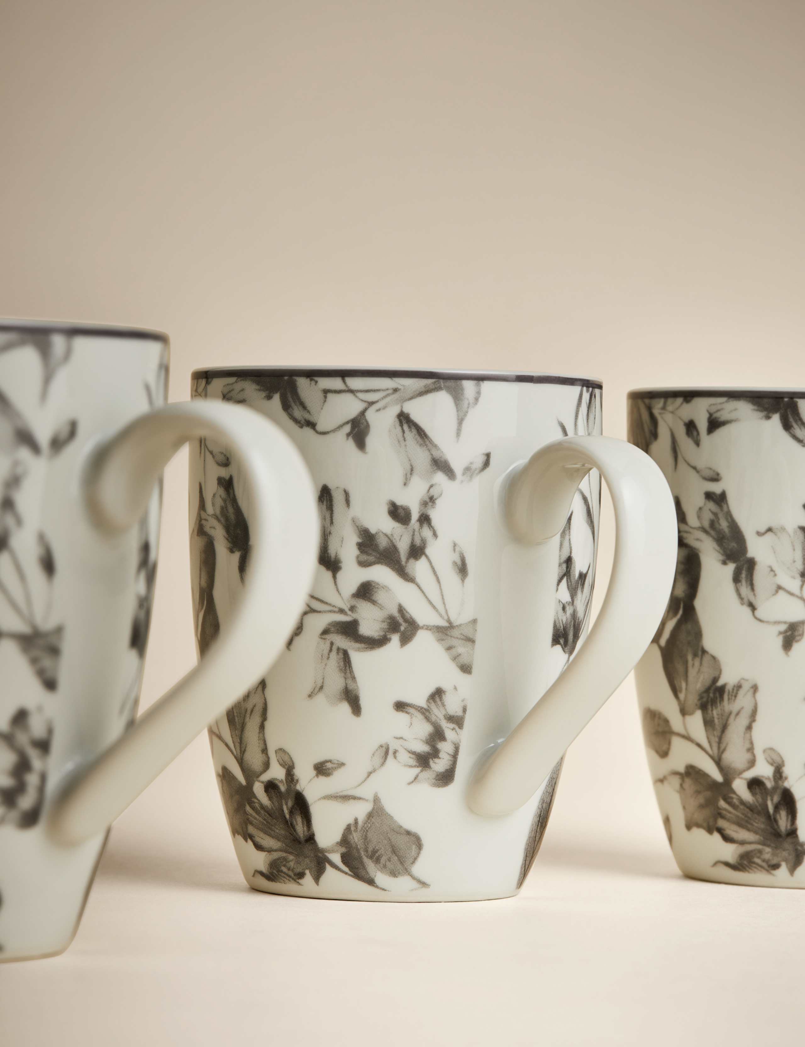 Set of 4 Floral Mugs 3 of 3