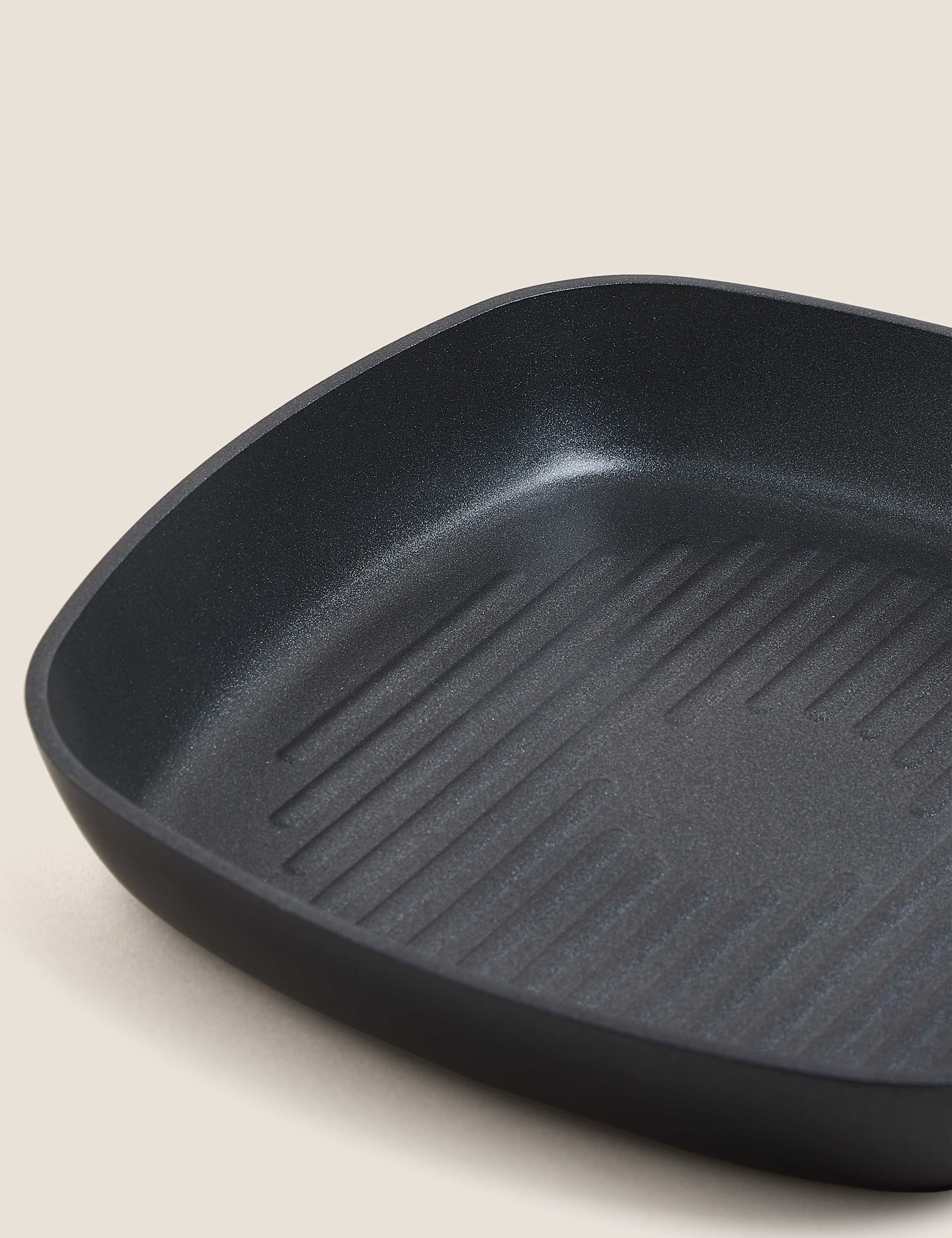 Black Aluminium 26cm Non-Stick Griddle Pan 2 of 3