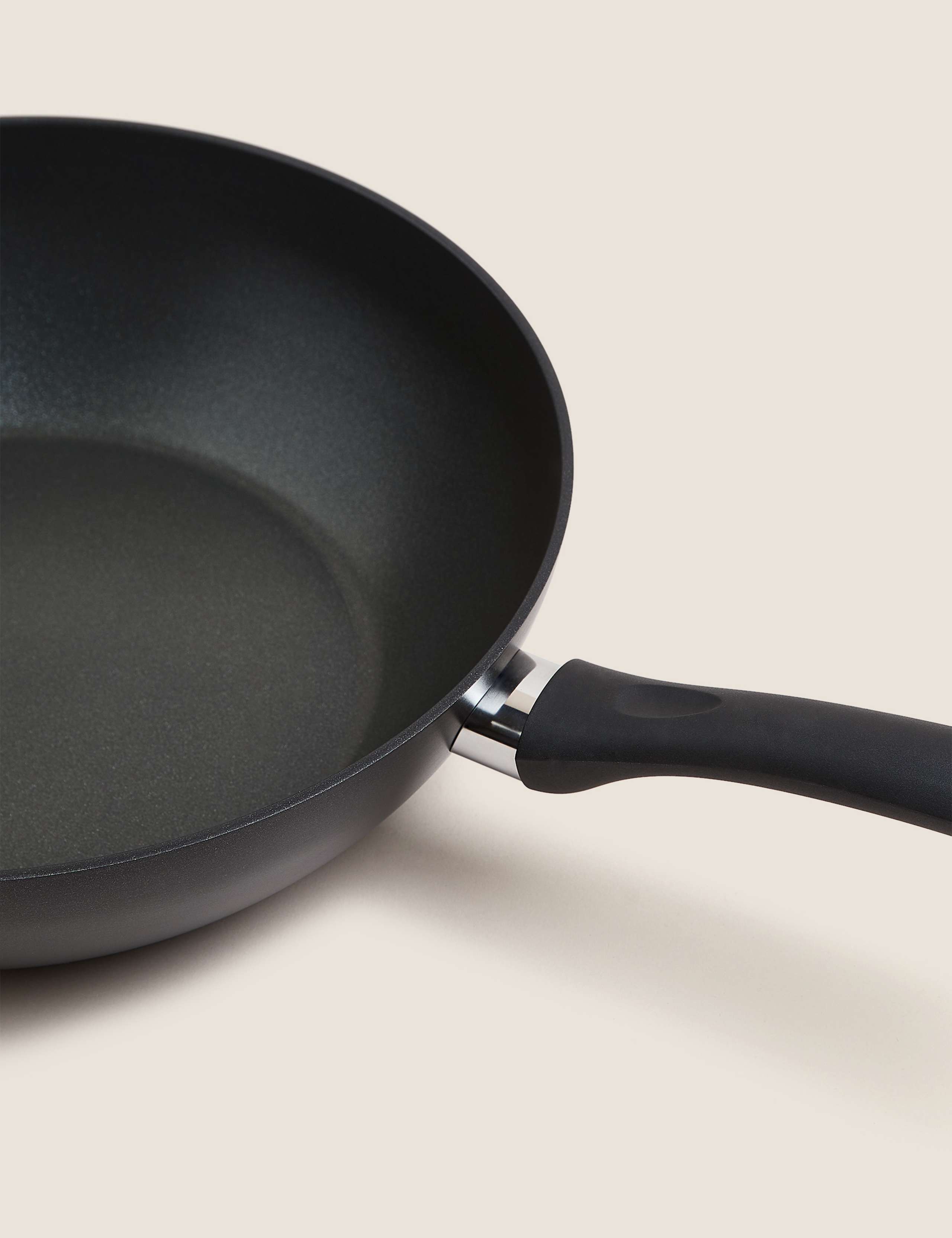 Black Aluminium 30cm Large Non-Stick Wok 3 of 3