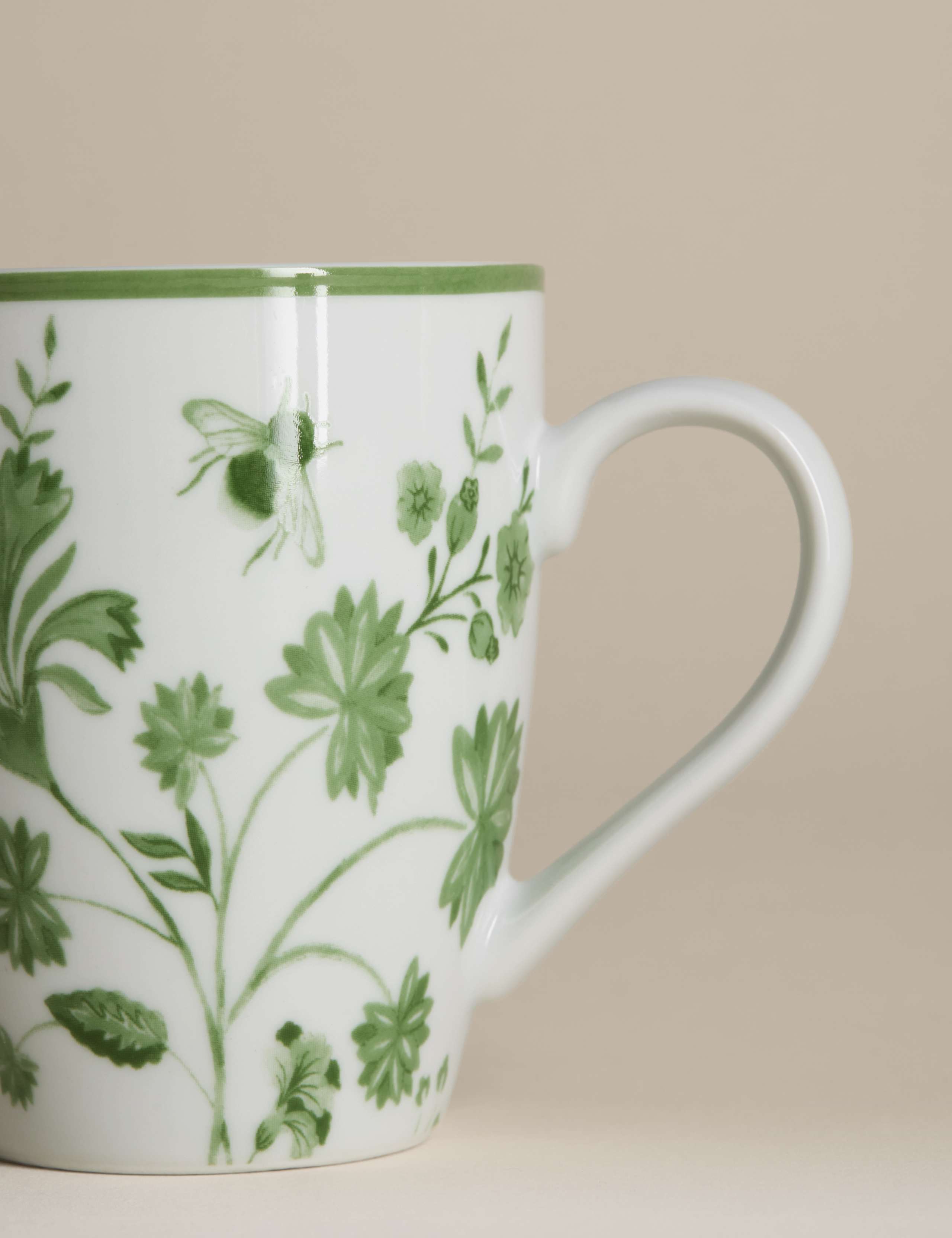 Set of 4 Floral Bee Mugs 2 of 5