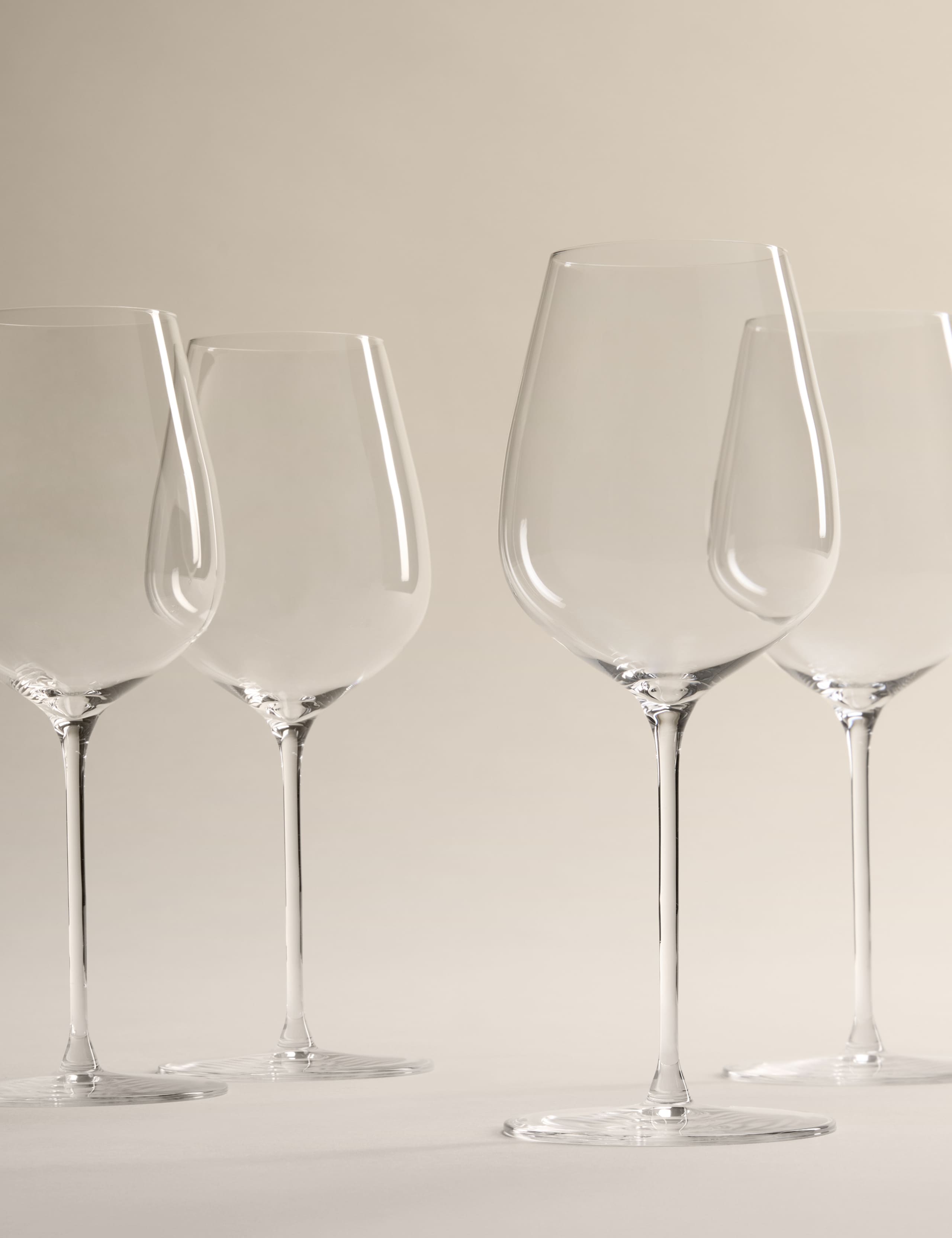 Set of 4 Sommelier Ultra Light Crystal Standard Red Wine Glasses 1 of 5