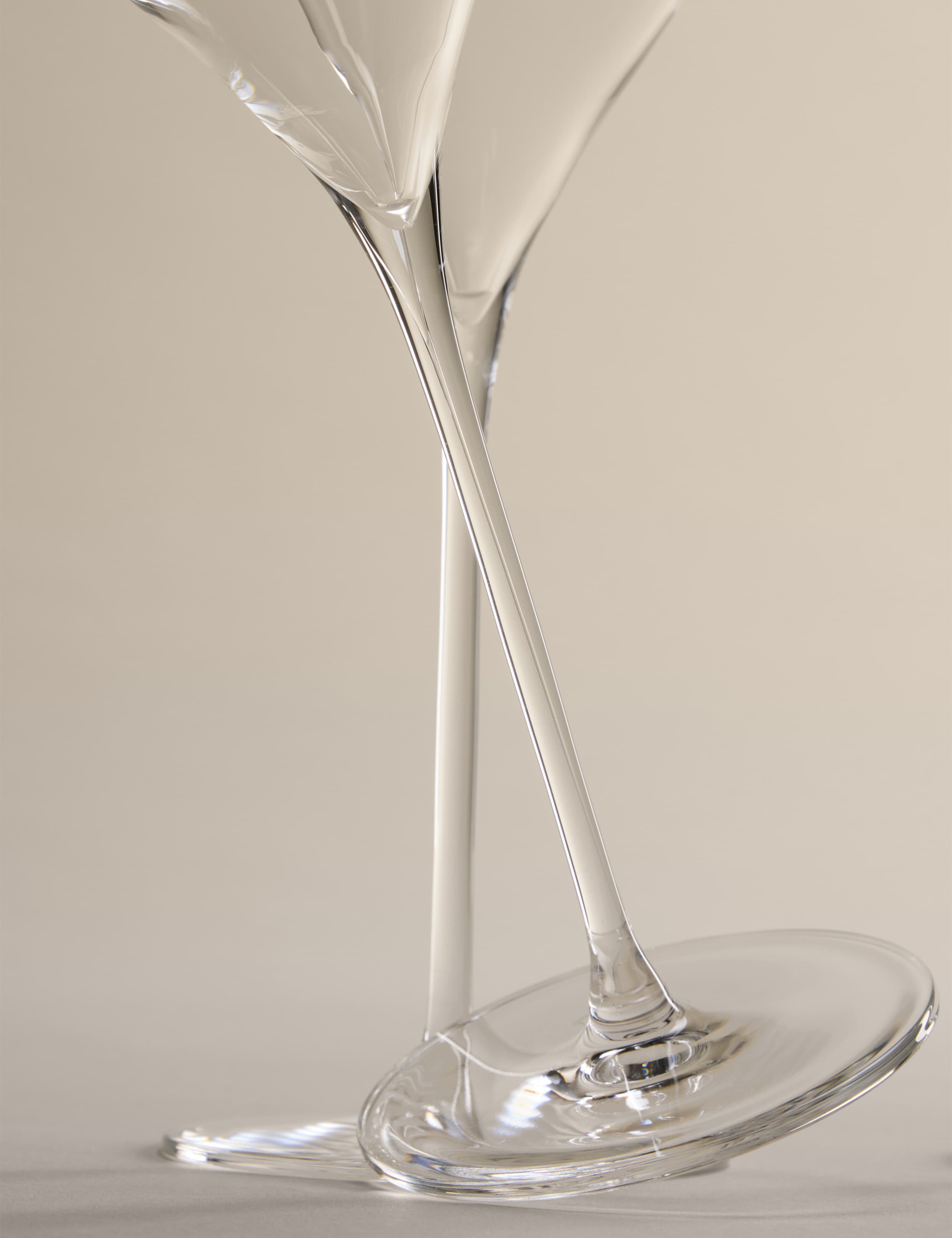 Set of 4 Sommelier Ultra Light Crystal Champagne Flutes 2 of 4