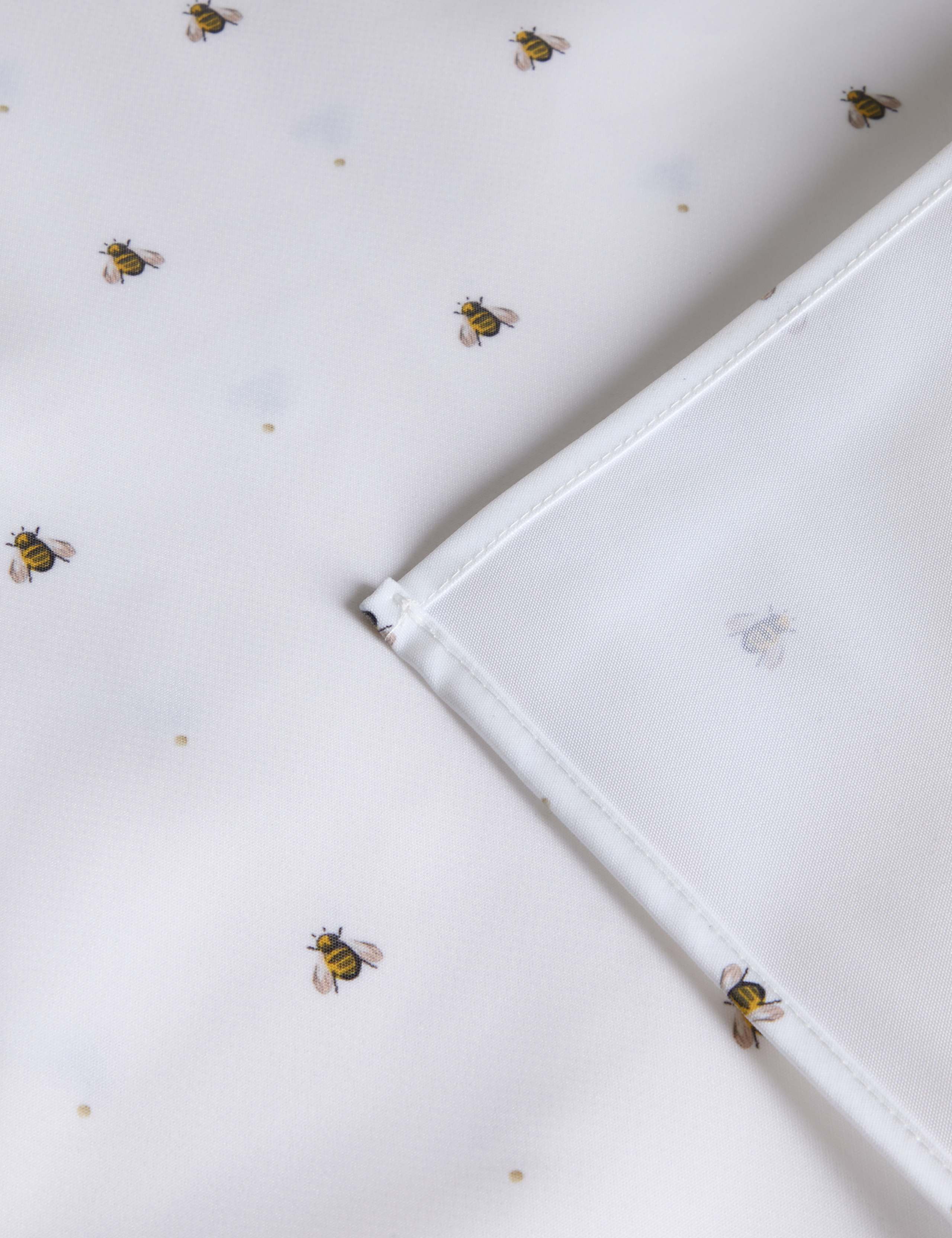 Bee Wipe Clean Tablecloth 3 of 5