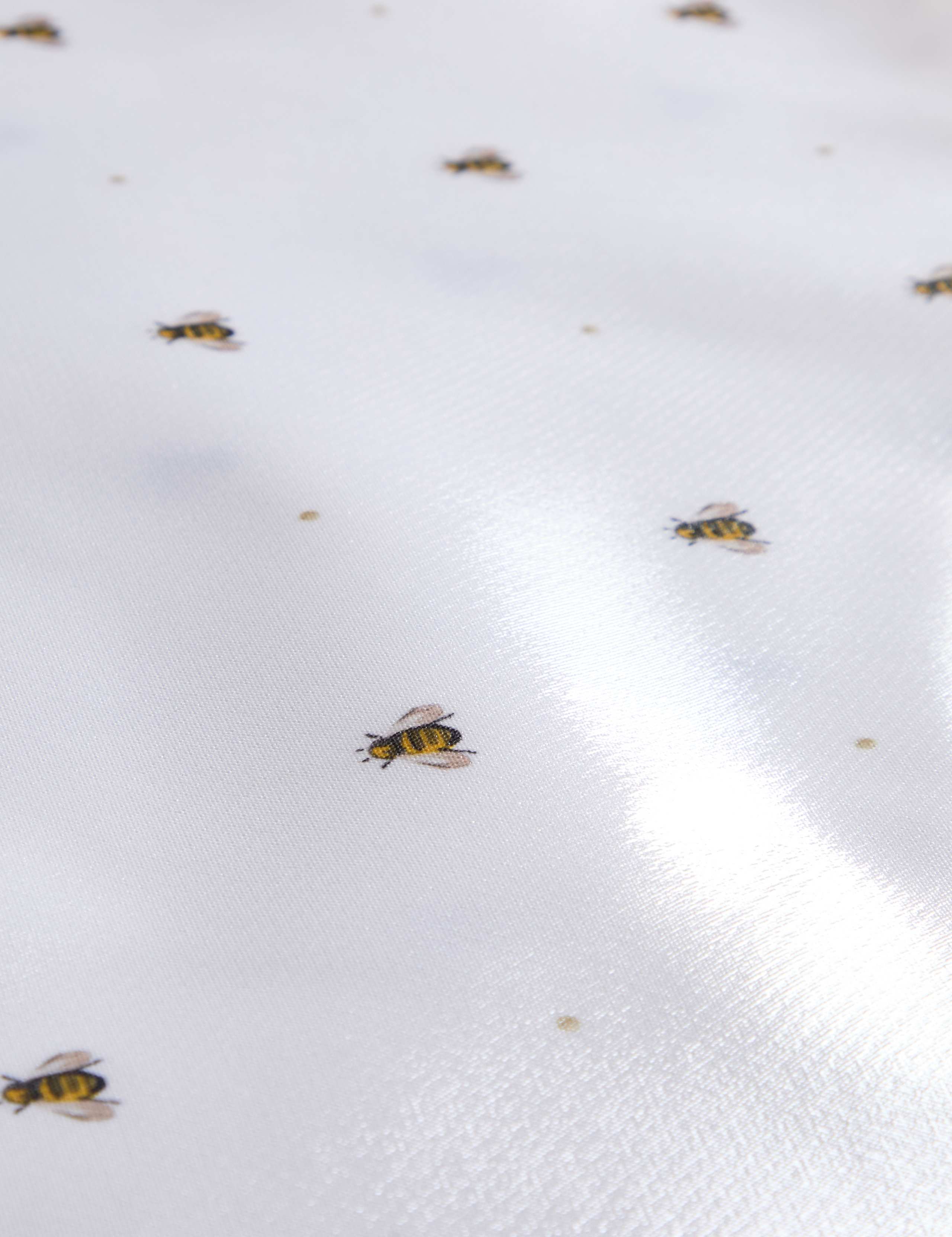 Bee Wipe Clean Tablecloth 5 of 5