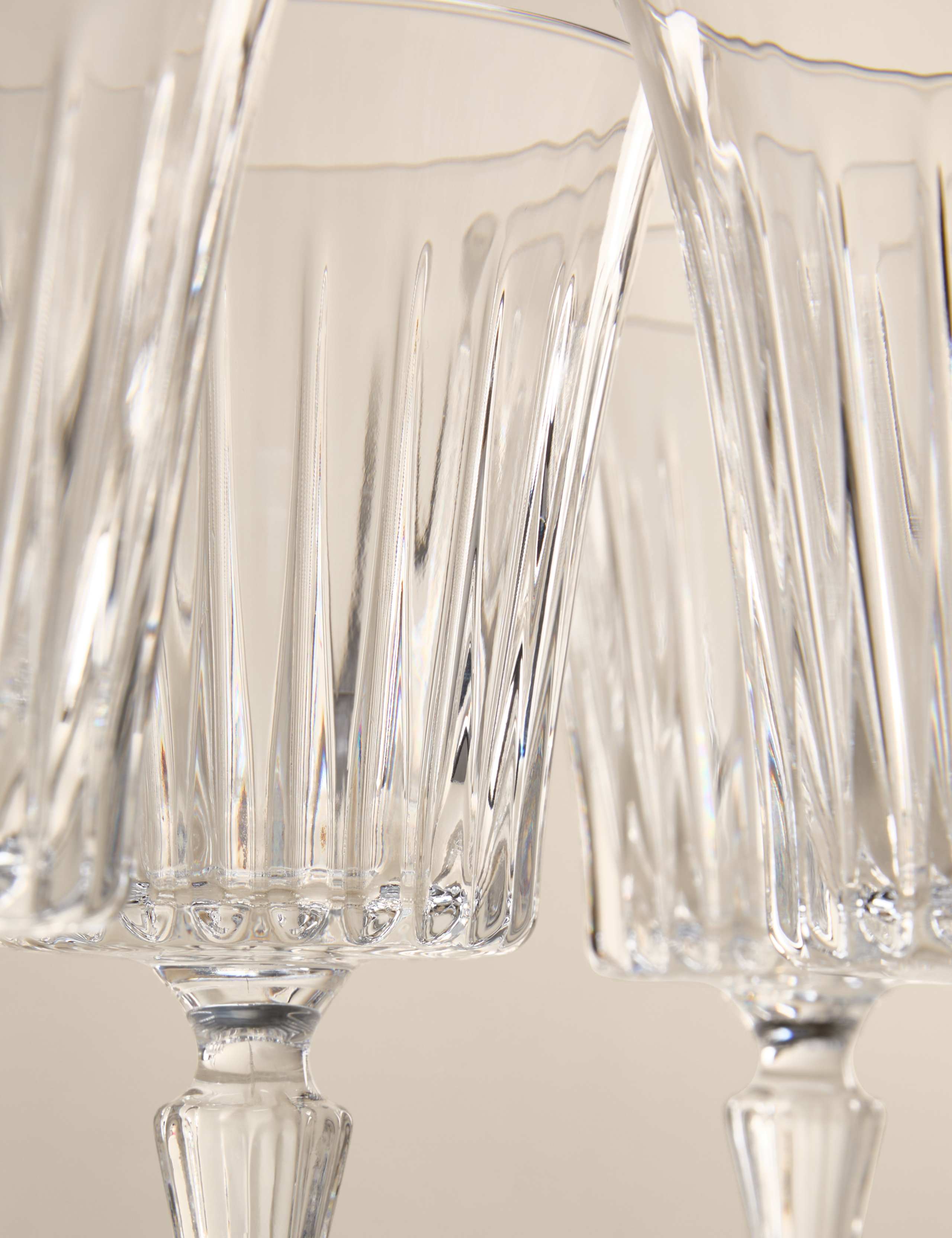 Set of 4 Timeless Wine Glasses 2 of 5