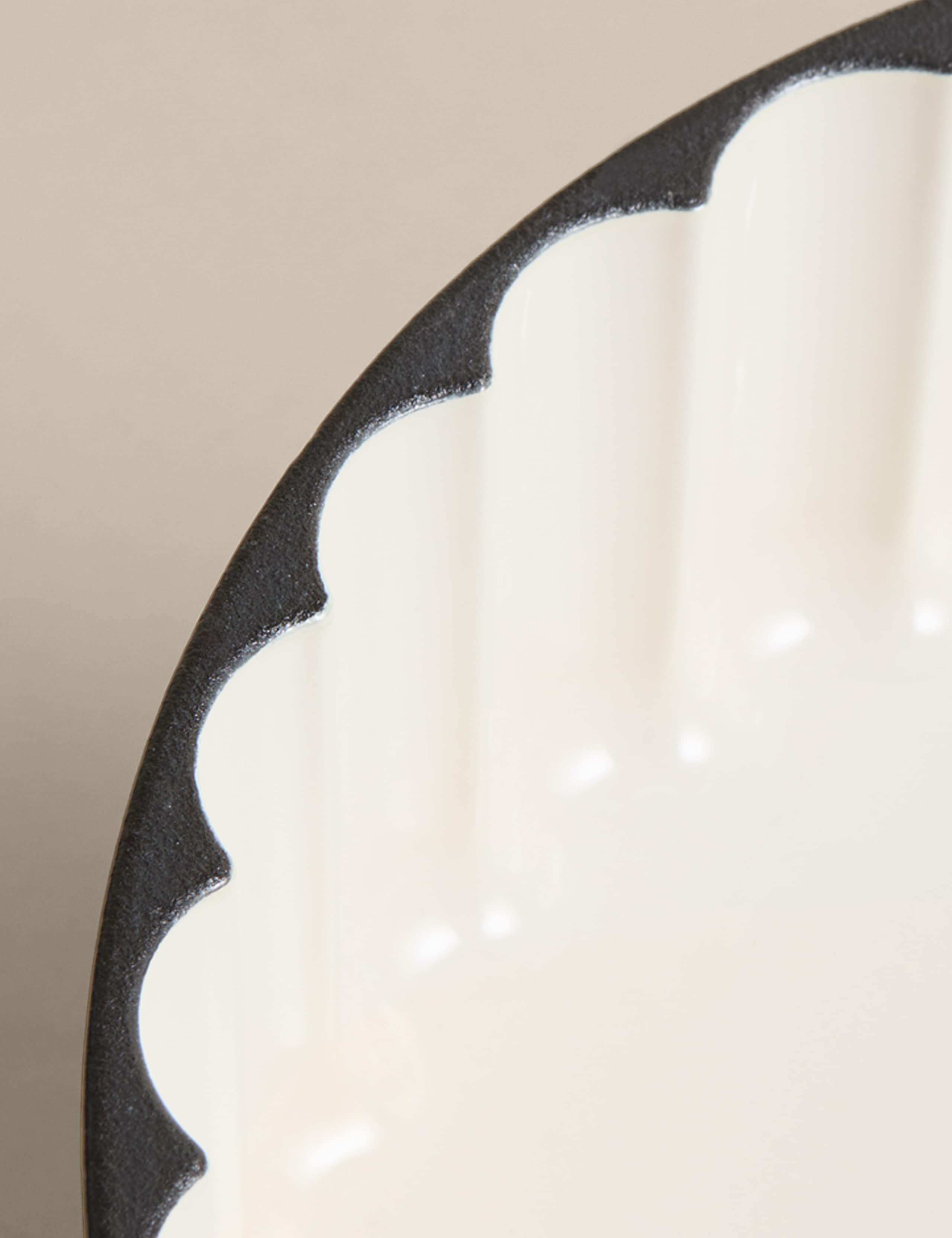 Cast Iron Medium Fluted Pie Dish 5 of 6