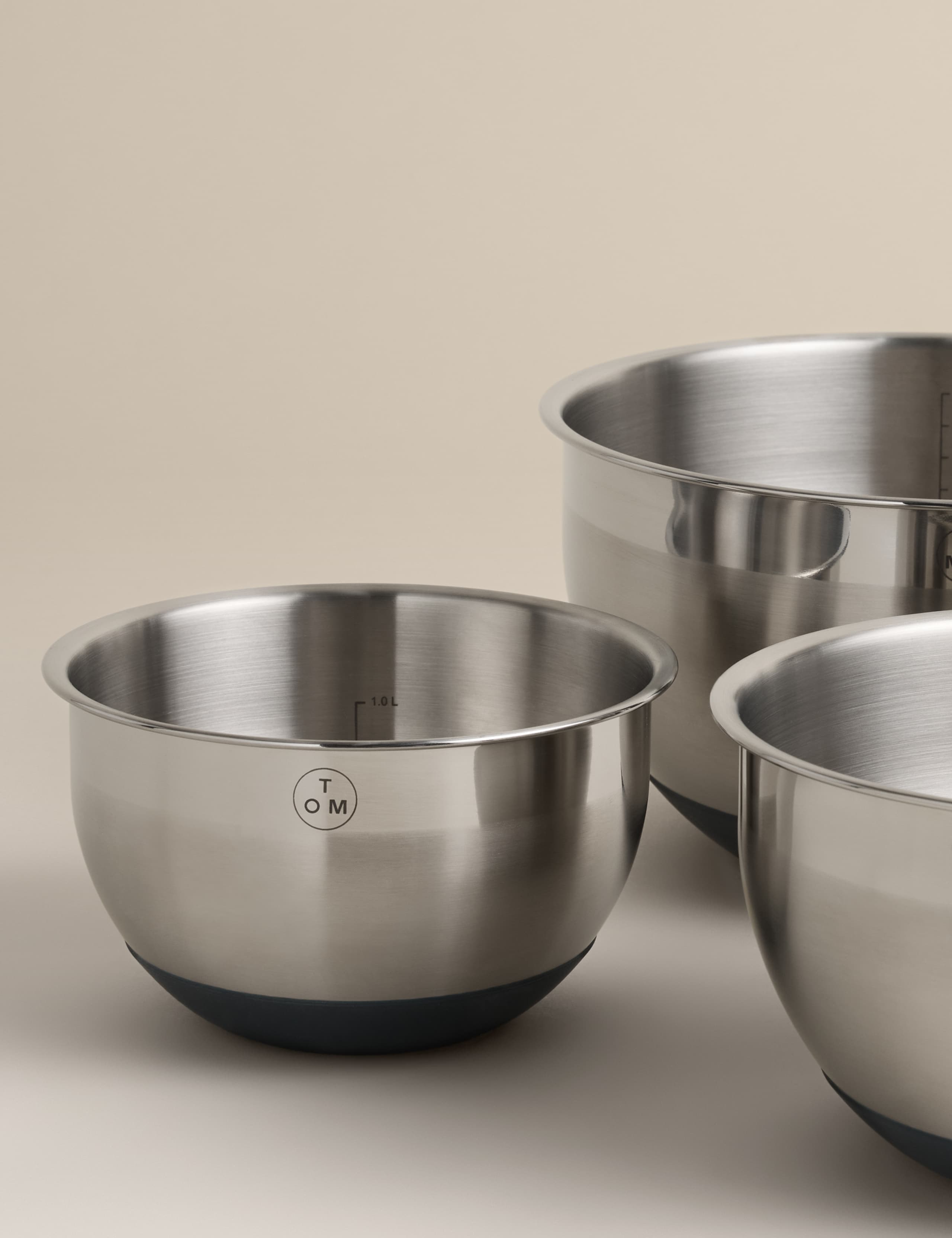 Set Of 3 Stainless Steel Mixing Bowls 2 of 5