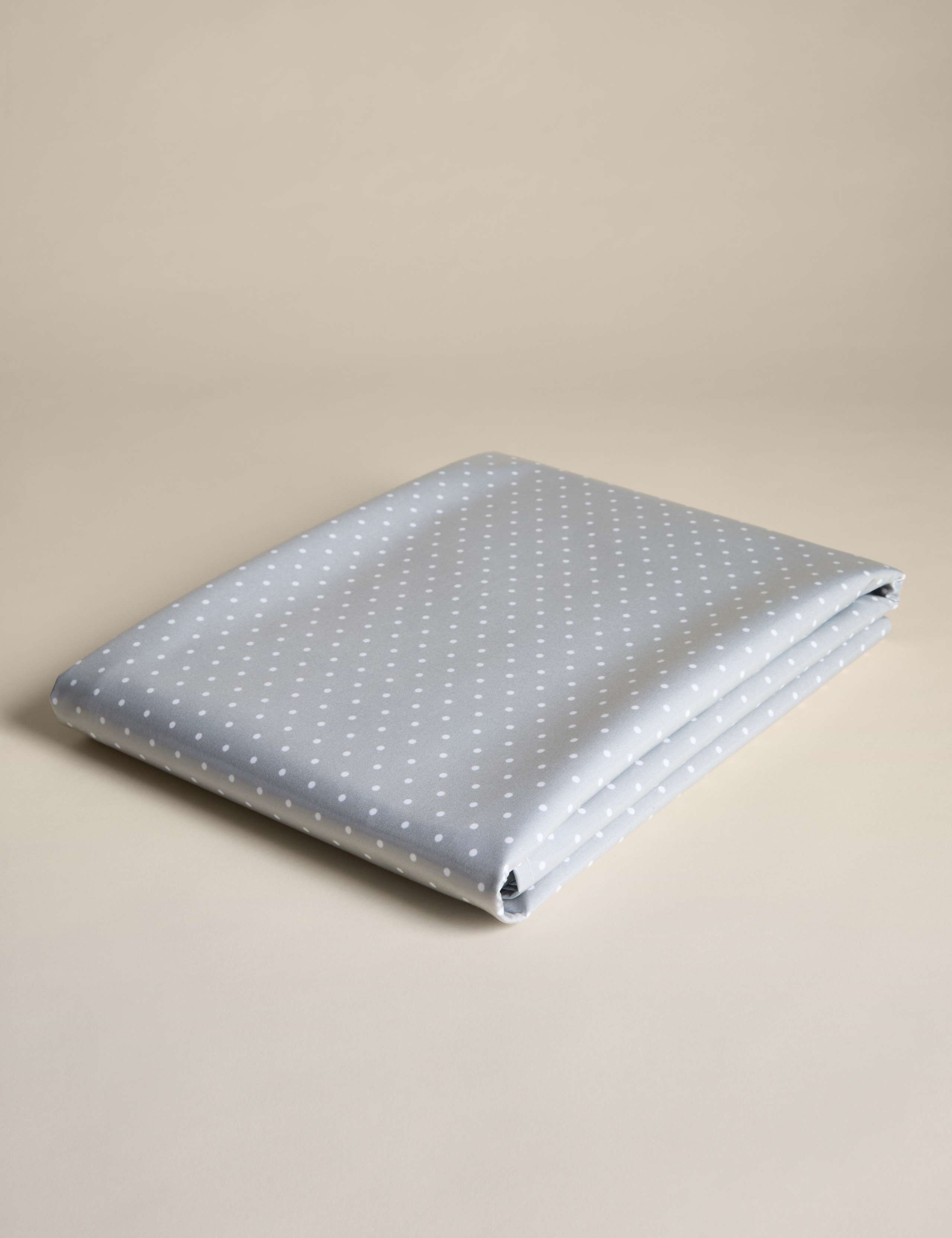 Dotted Wipe Clean Tablecloth 2 of 4