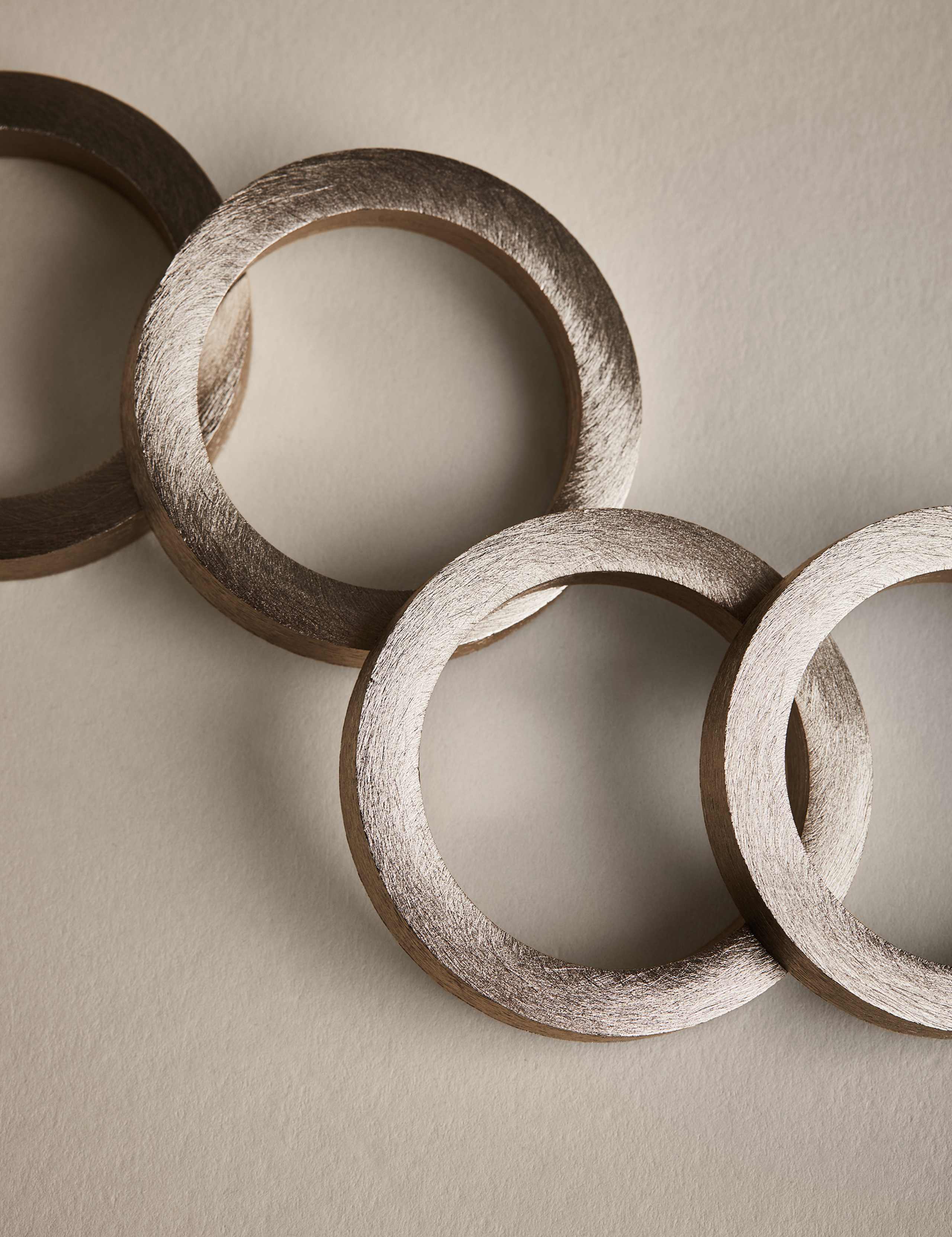 Set of 4 Metallic Napkin Rings 2 of 4