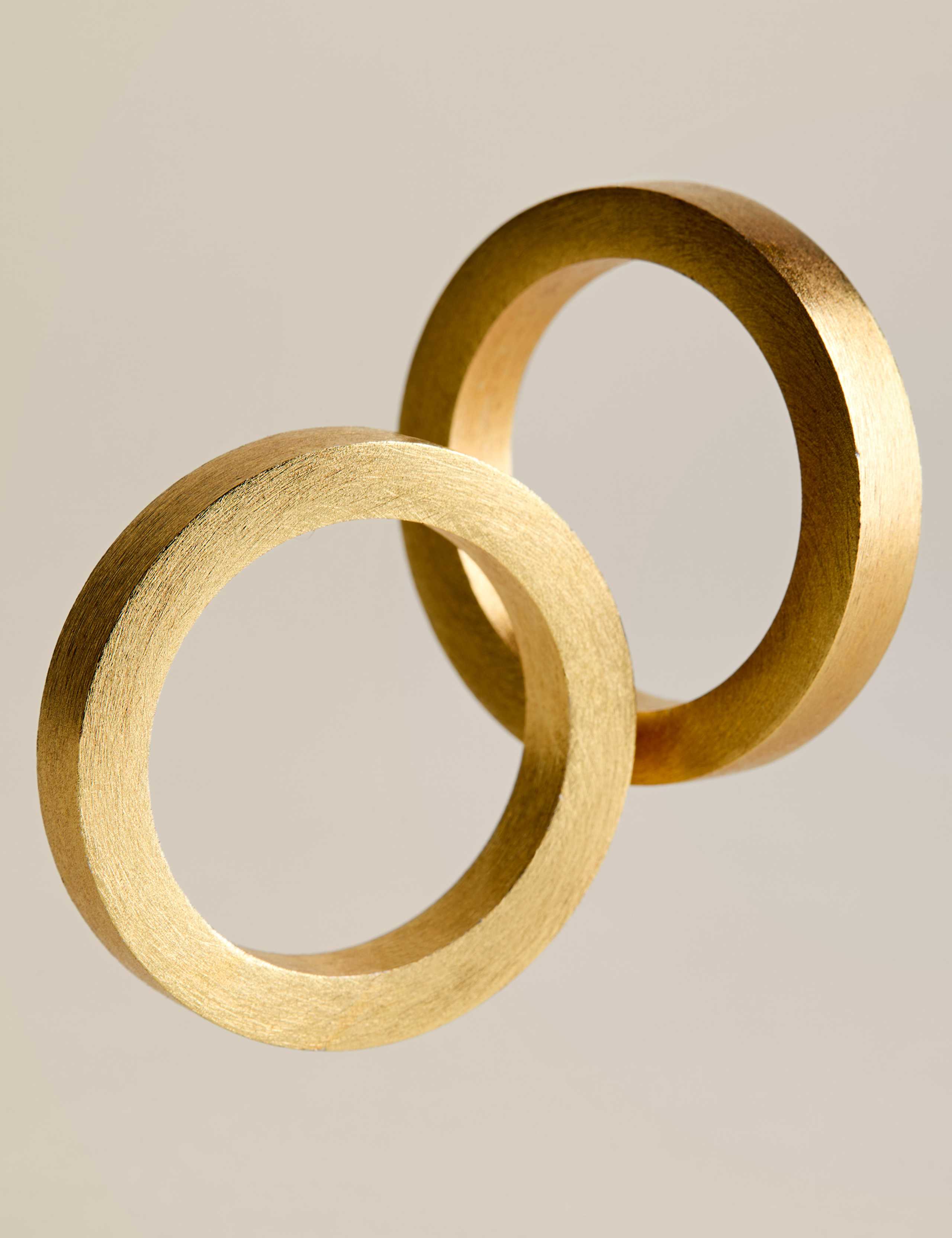 Set of 4 Metallic Napkin Rings 2 of 3
