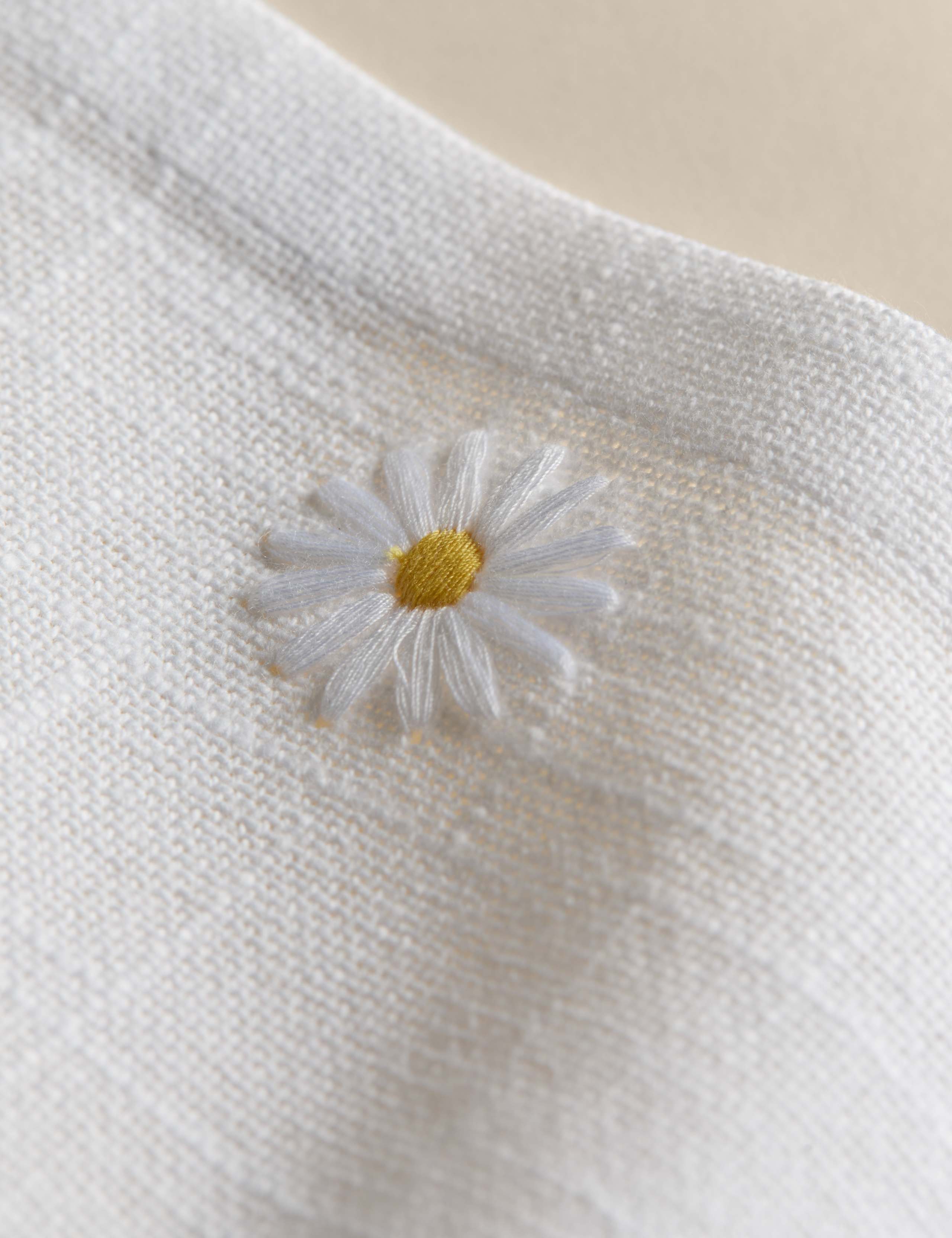 Set of 4 Pure Cotton Daisy Napkins 4 of 4